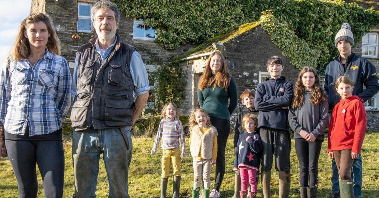 Amanda Owen, her husband, and children