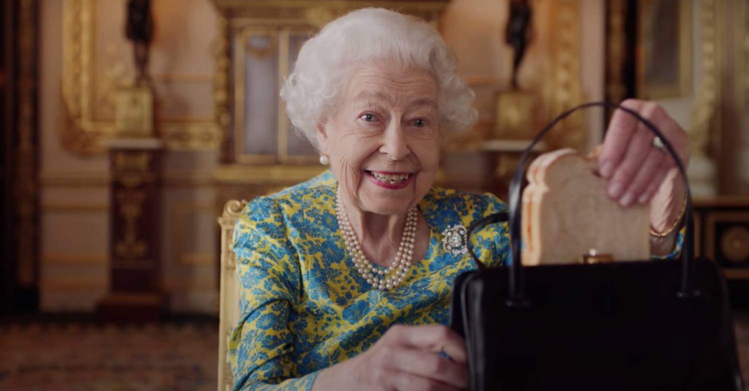 The Queen shows off her sandwich in Paddington Bear sketch