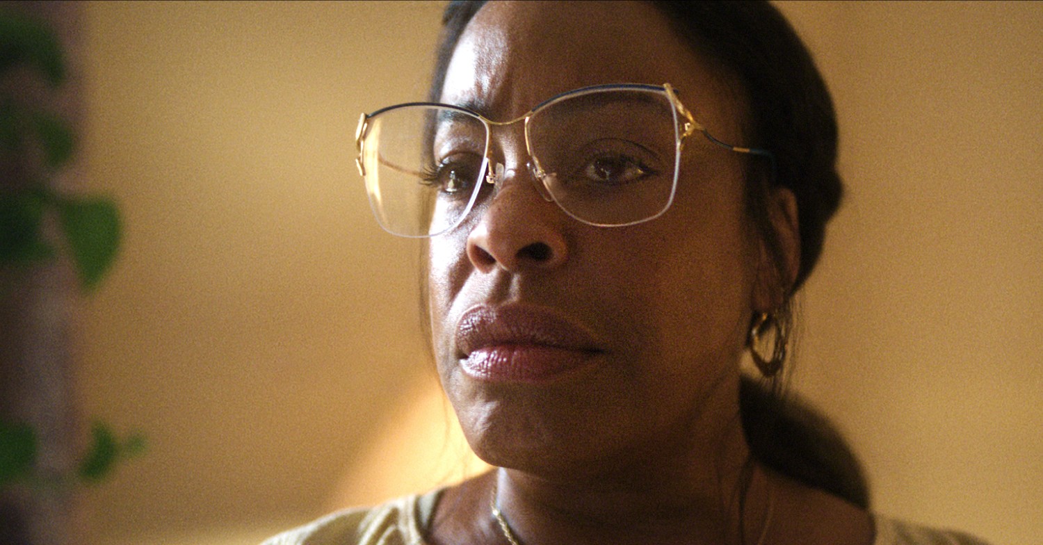 Niecy Nash wearing glasses in Monster: The Jeffery Dahmer Story