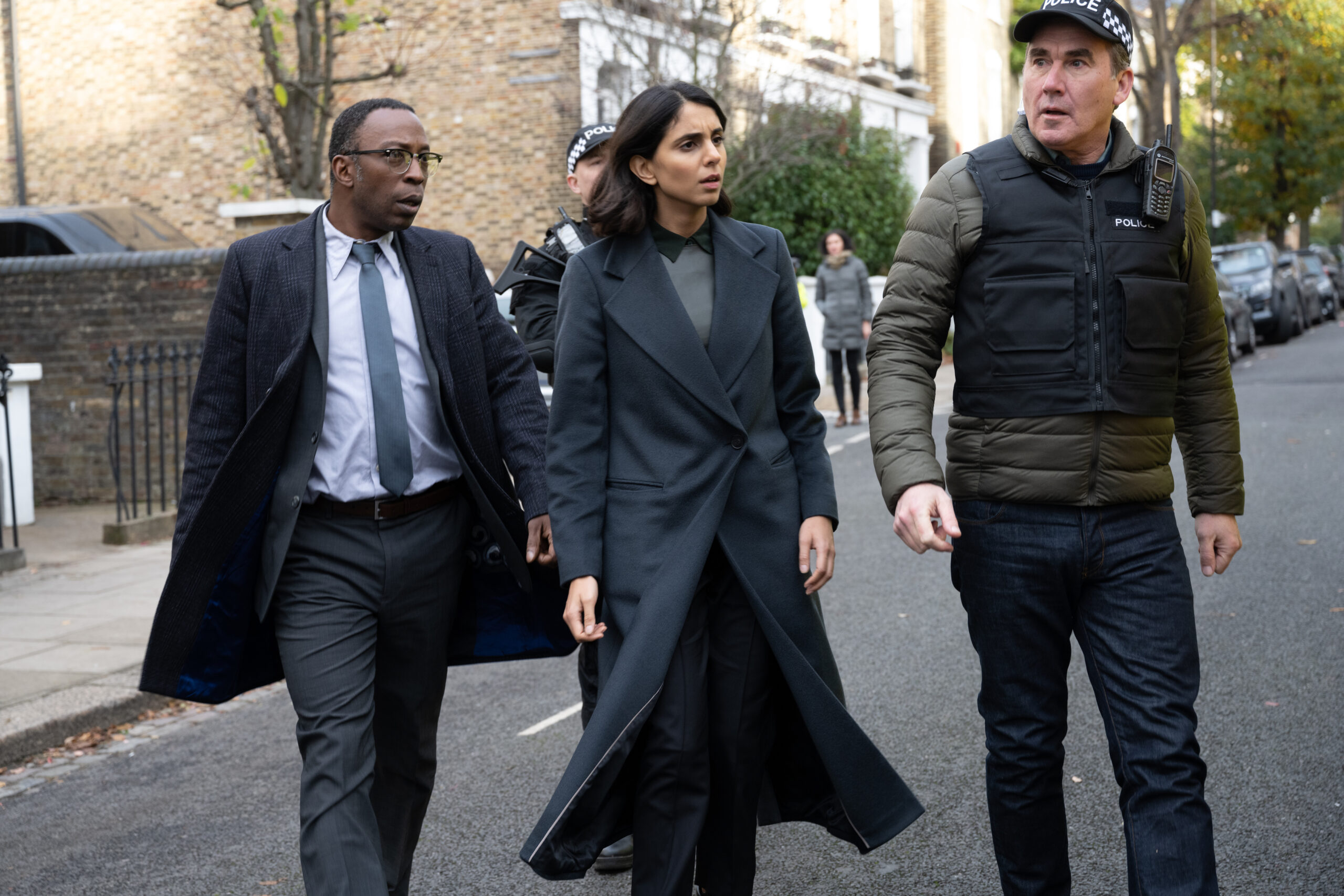 The bomb squad in The Suspect episode 5