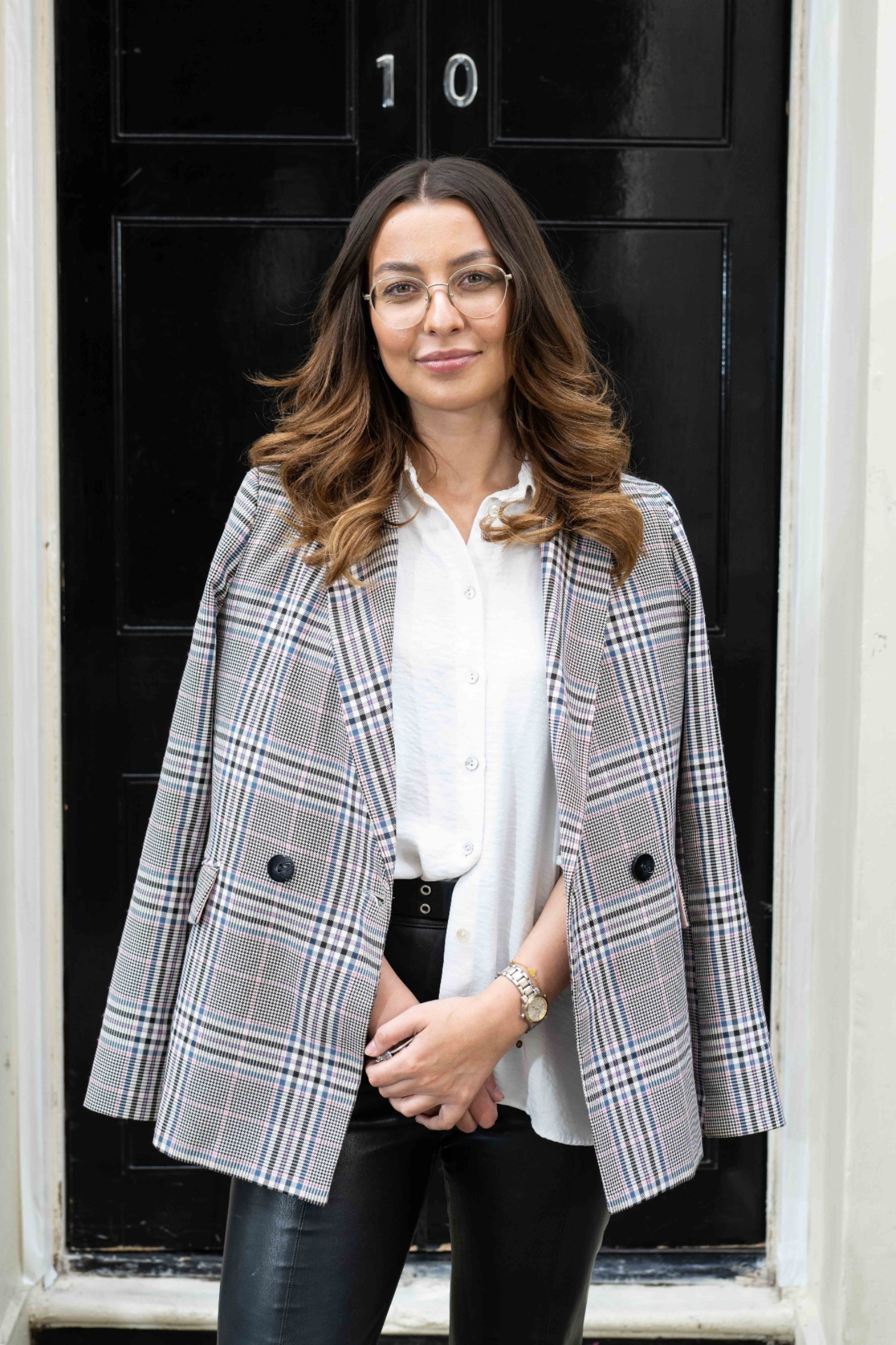 Kelly crossing her arms in Make Me Prime Minister