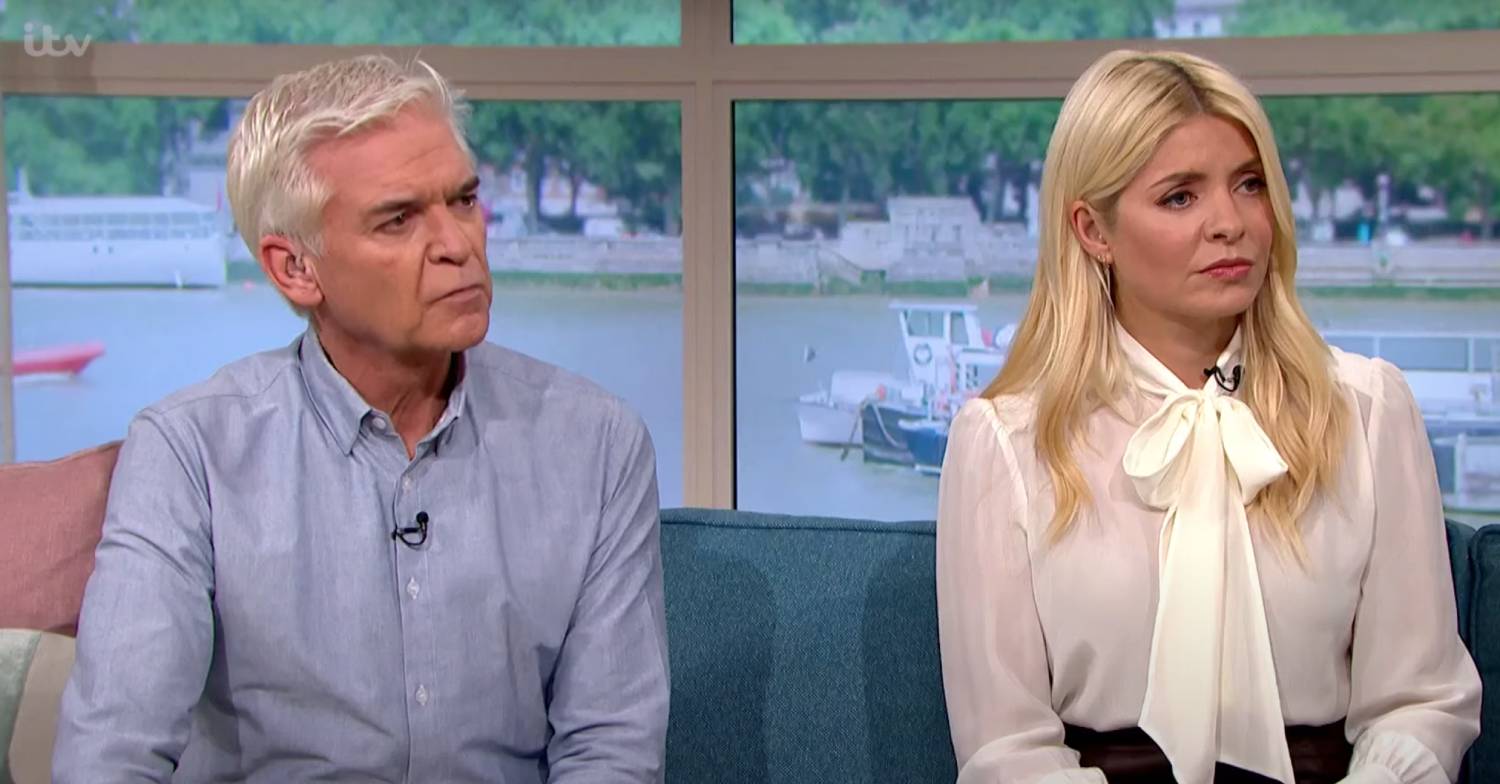 Phillip Schofield and Holly Willoughby on the sofa on This Morning today
