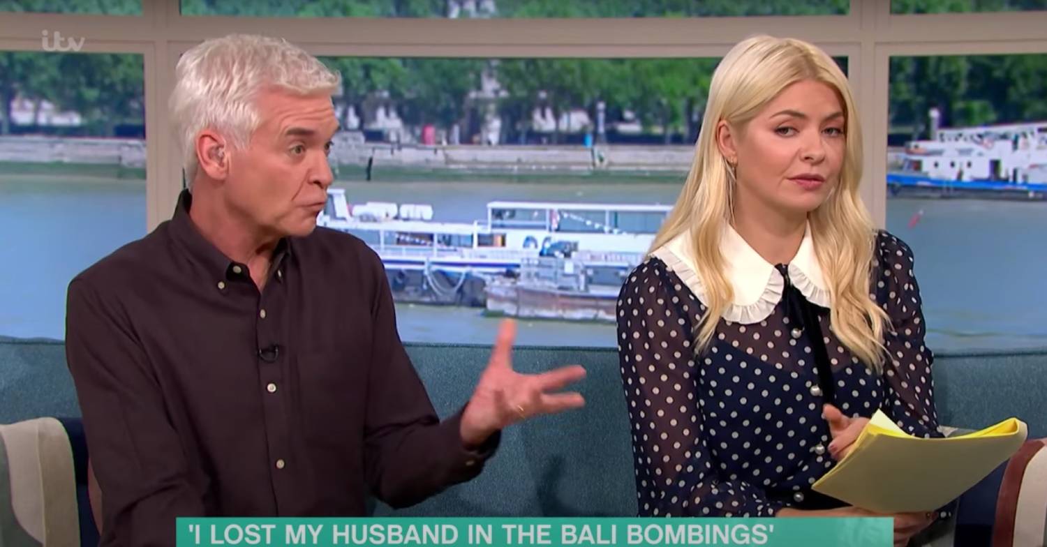 Holly Willoughby appeared to briefly roll her eyes as Phillip Schofield spoke