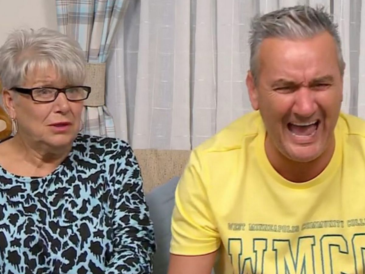 Gogglebox stars Jenny and Lee watching telly