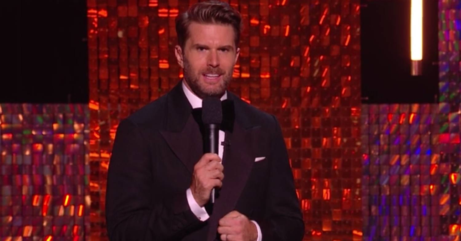 Joel Dommett introduced NTAs 2022 tribute to the Queen