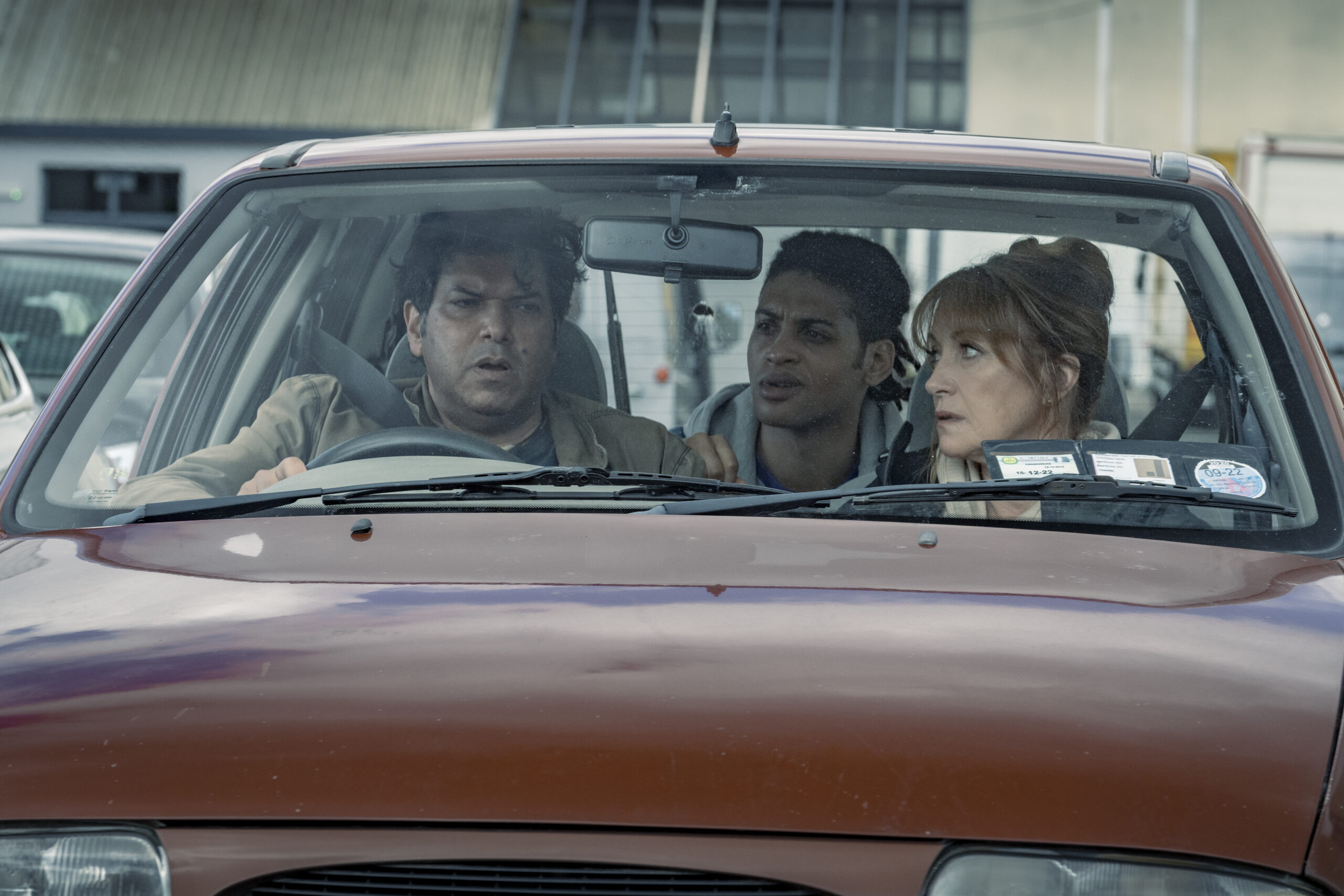 Glenn, Harry Wild and Fergus sit in a car 