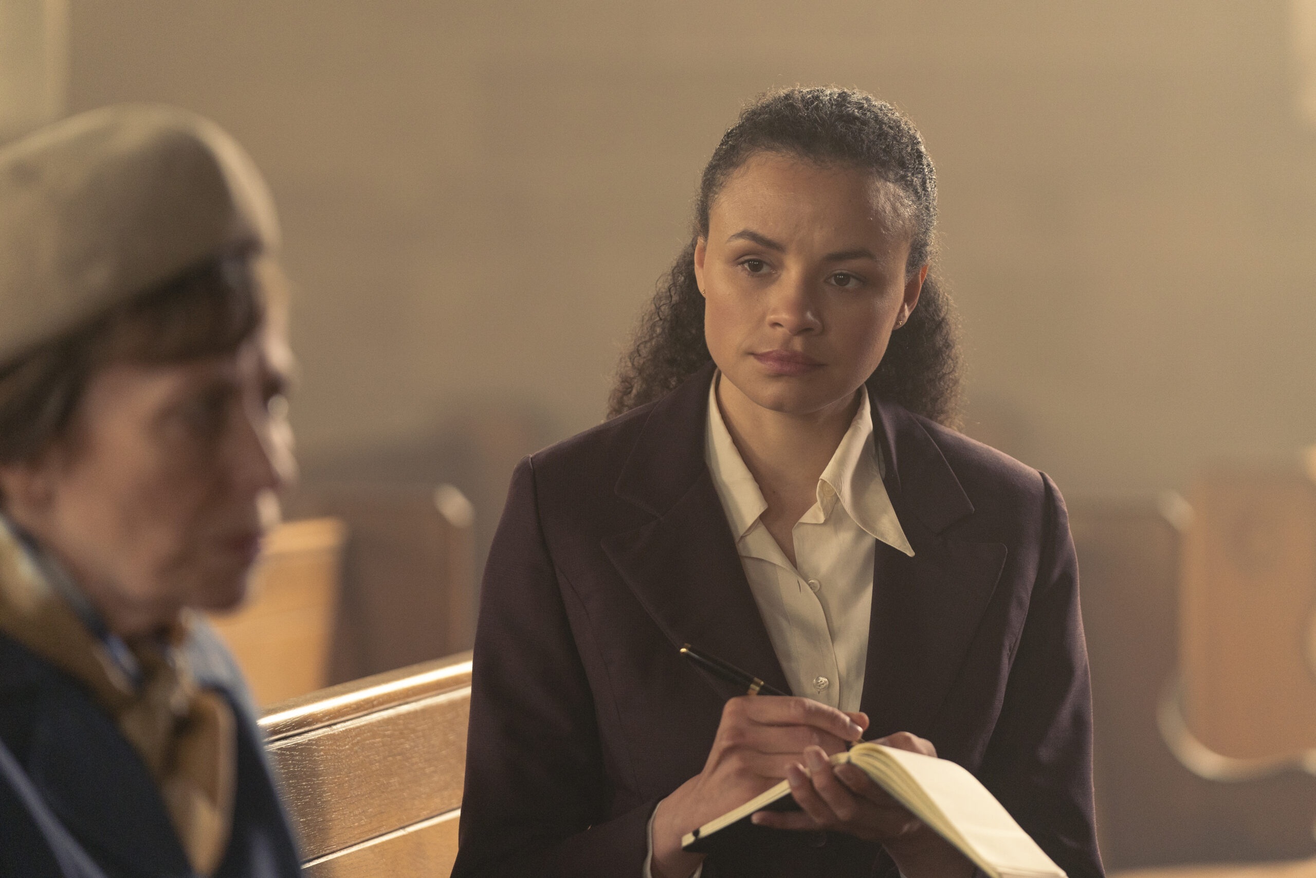 DS Kate Miskin writes down notes