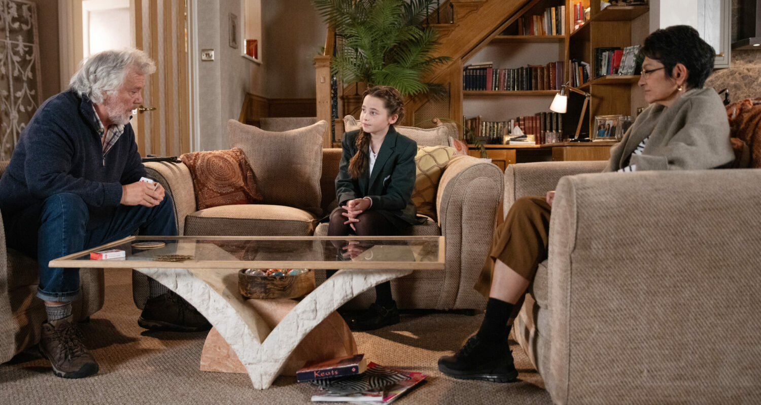 Stu, Yasmeen and Eliza, sitting together and chatting in Corrie