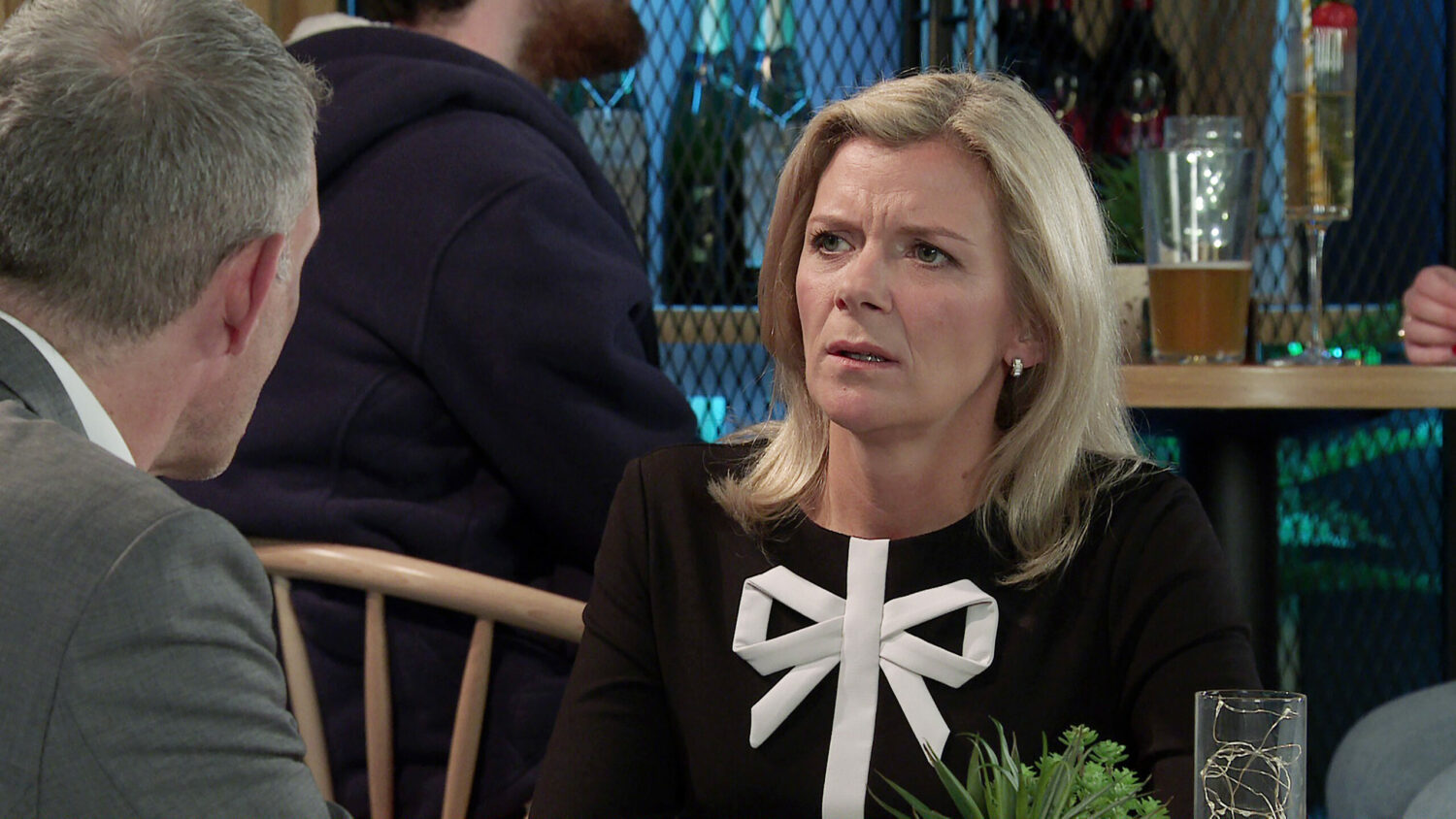 Nick and Leanne talk, Leanne looks annoyed in Corrie 