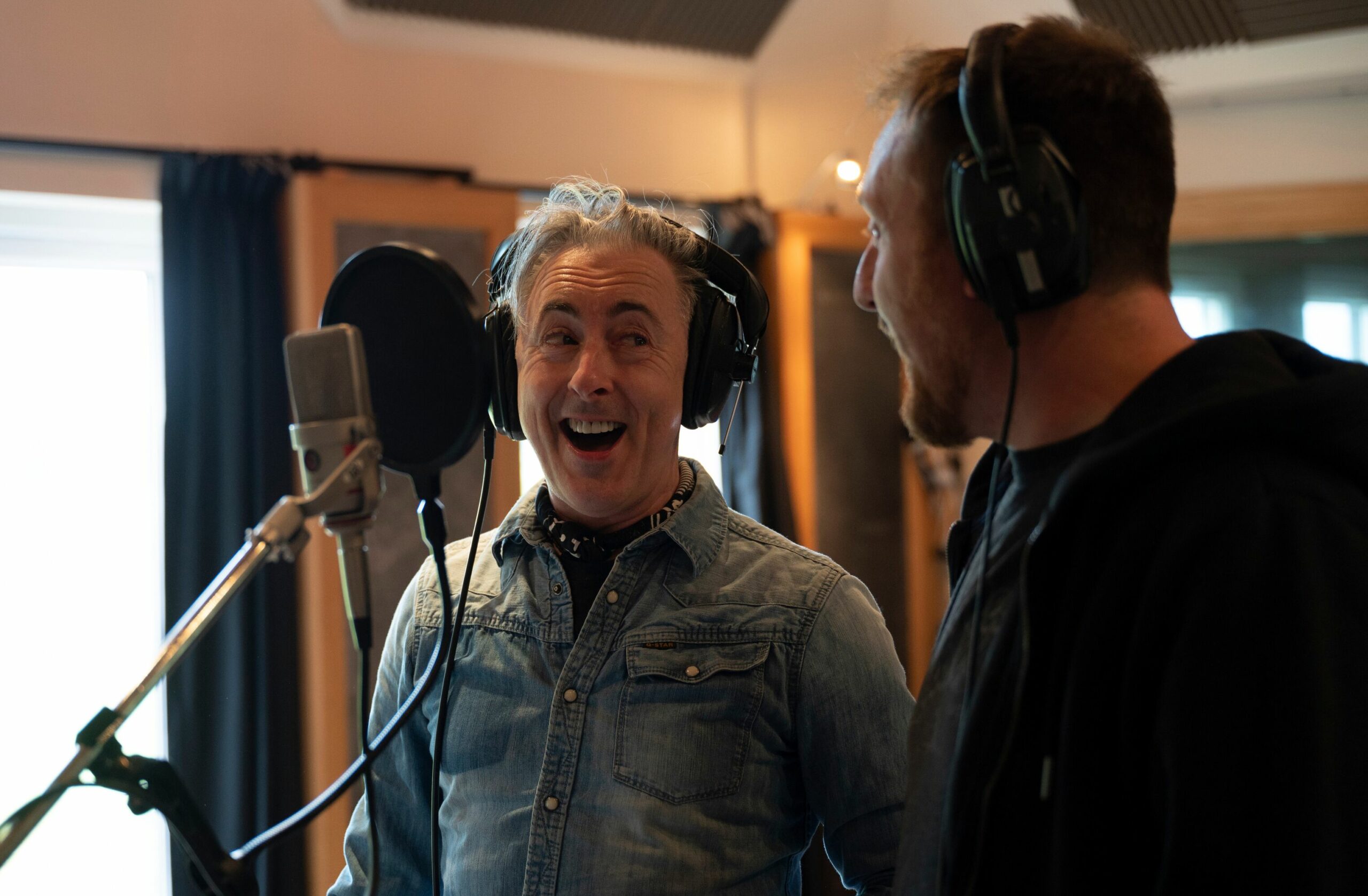 Alan Cumming raps in Lost in Scotland and Beyond