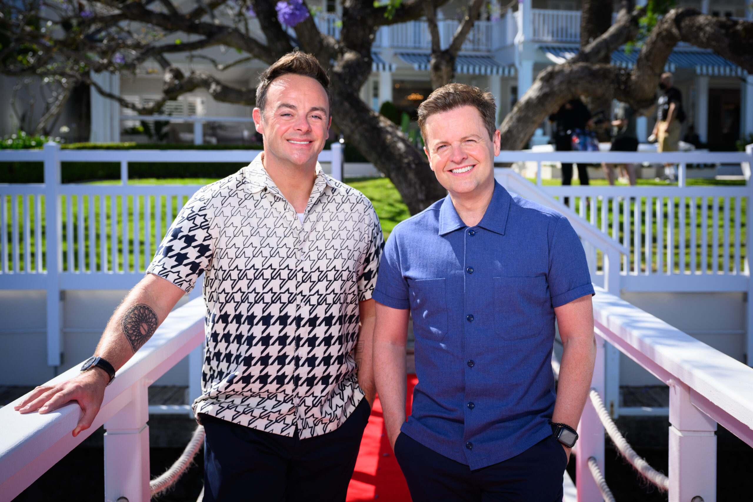 Ant and Dec in short sleeved shirts in Oz