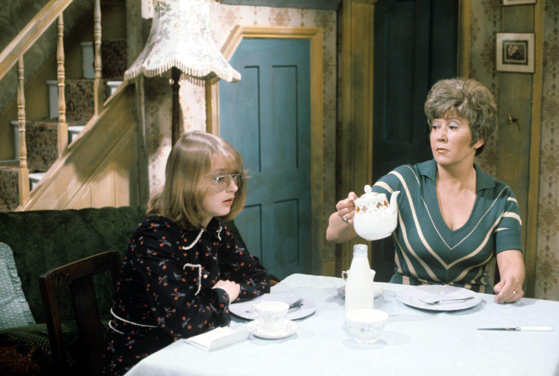 Blanche shares a cup of tea with a young Deirdre on Coronation Street