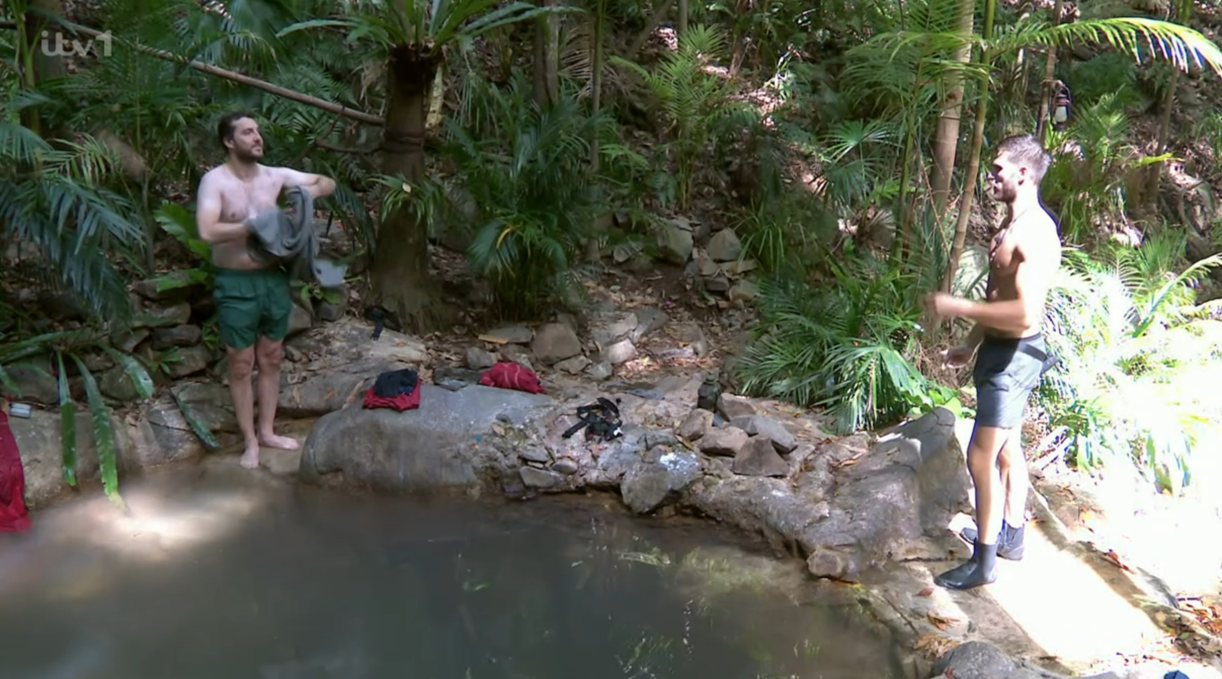 Owen and Seann showering on I'm A Celebrity