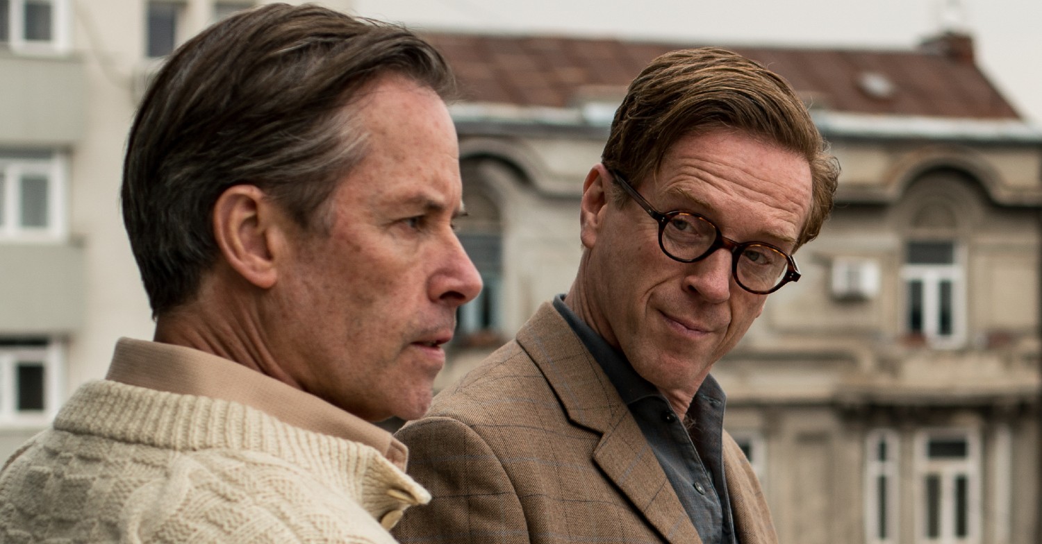 Guy Pearce and Damian Lewis in character