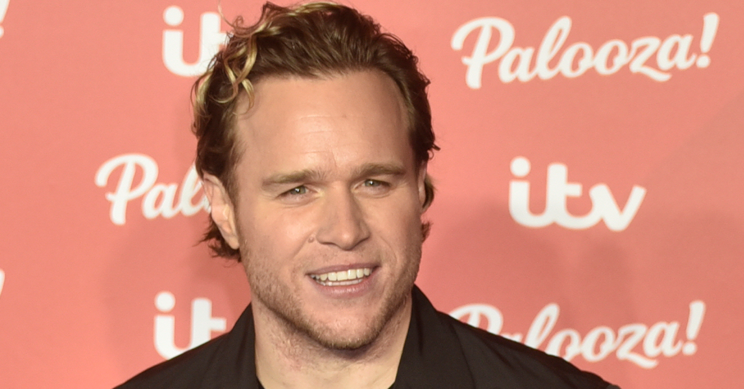 Olly Murs smiling on the red carpet