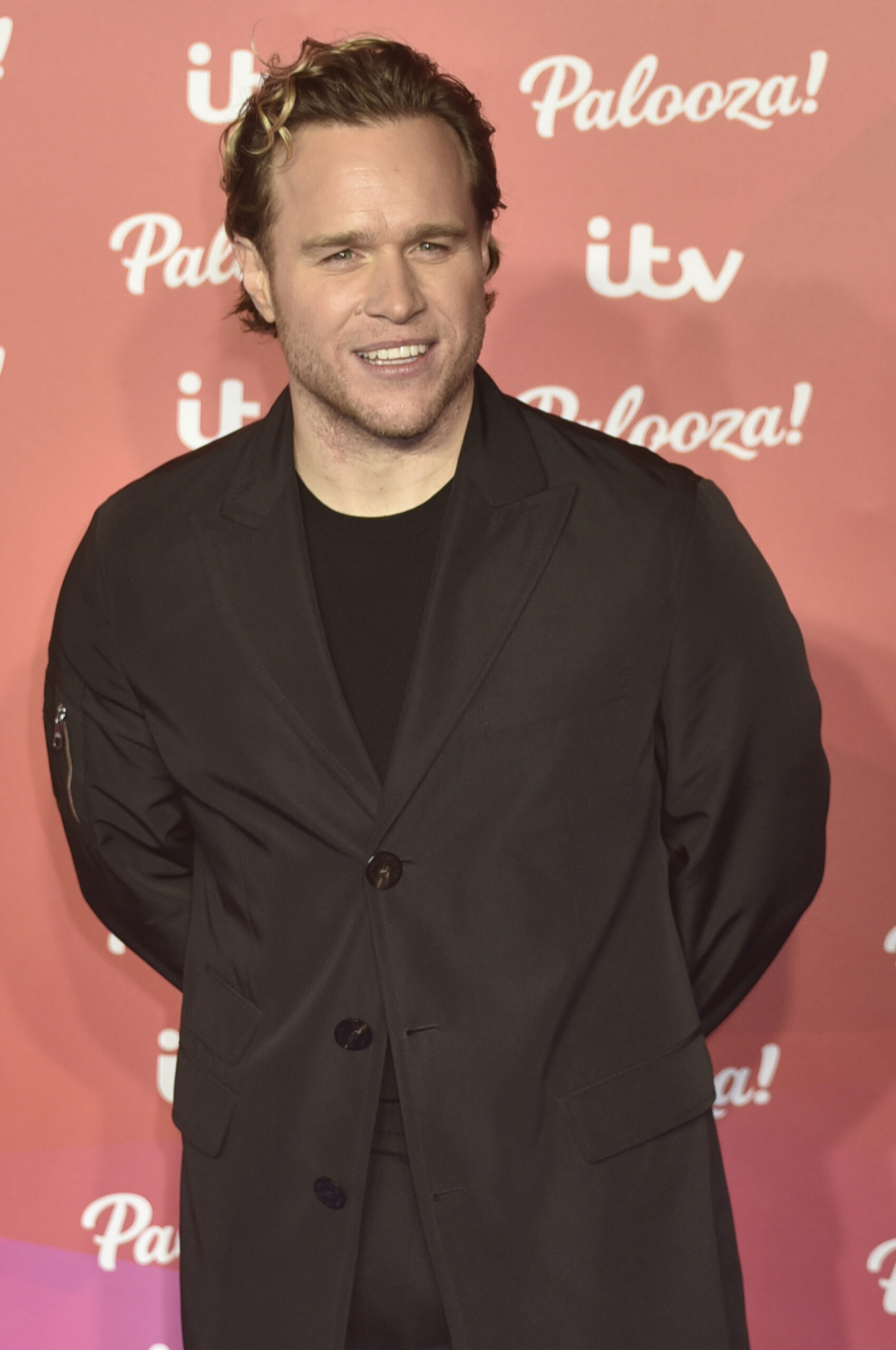 Olly Murs smiling on the red carpet