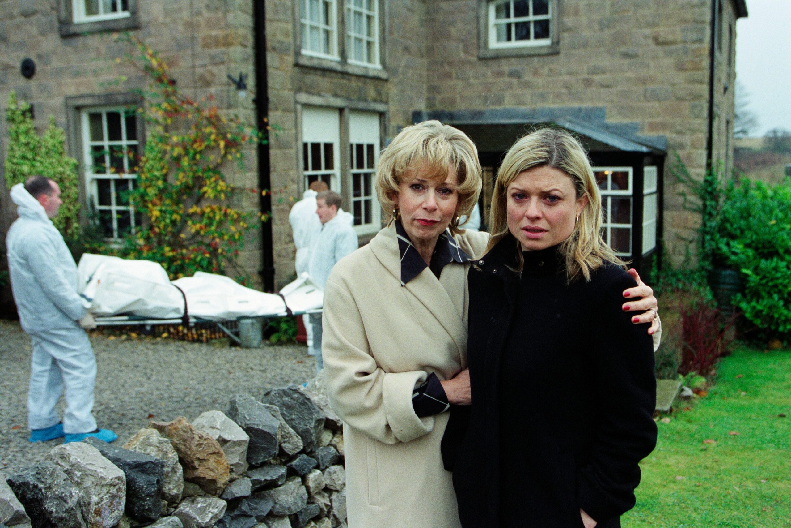 Diane comforts Louise as the forensics team remove Ray's body behind them