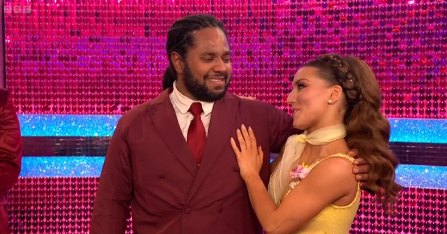 Hamza Yassin smiles at Jowita on Strictly tonight