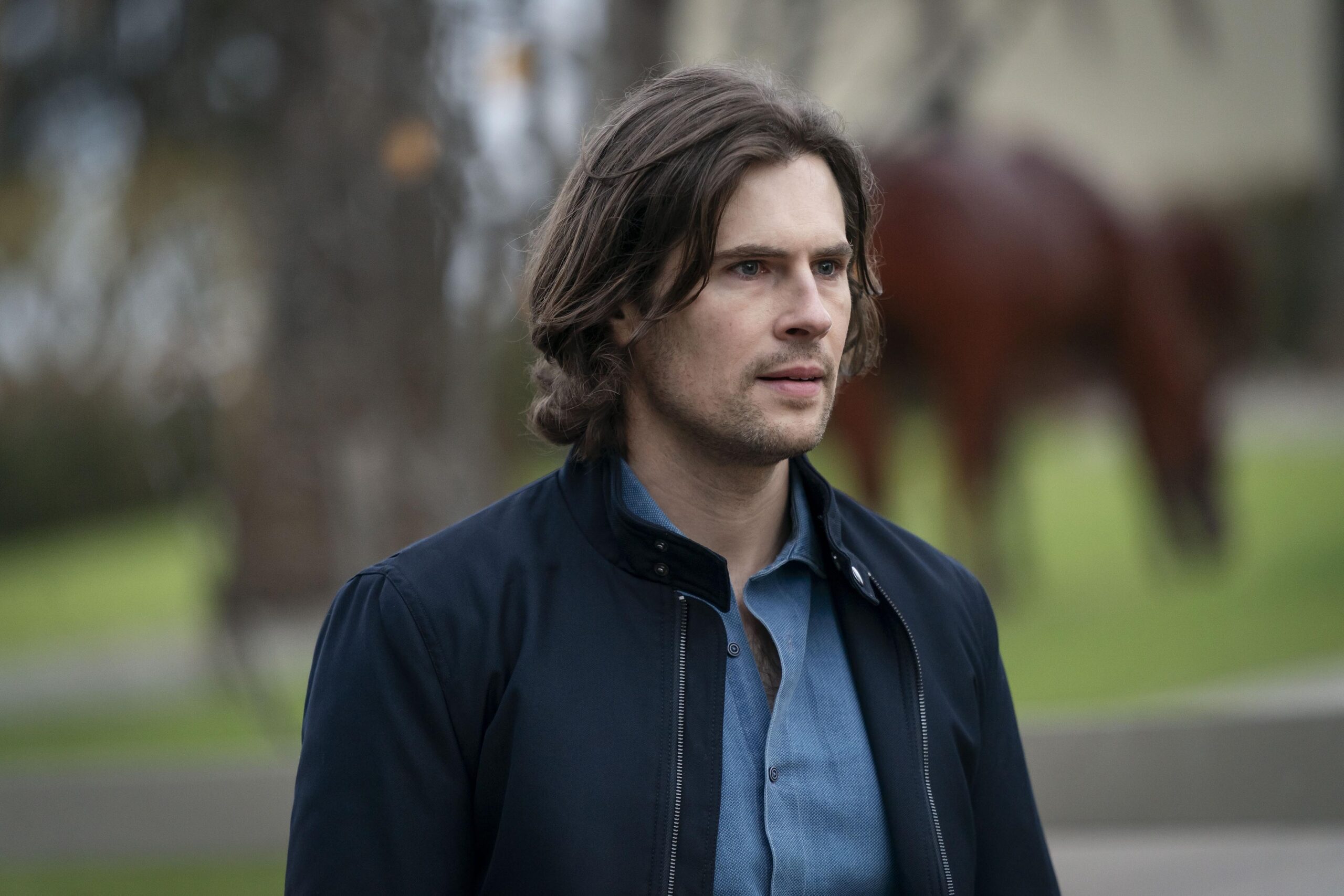 Dan looks at Hannah outside in Riptide episode 3