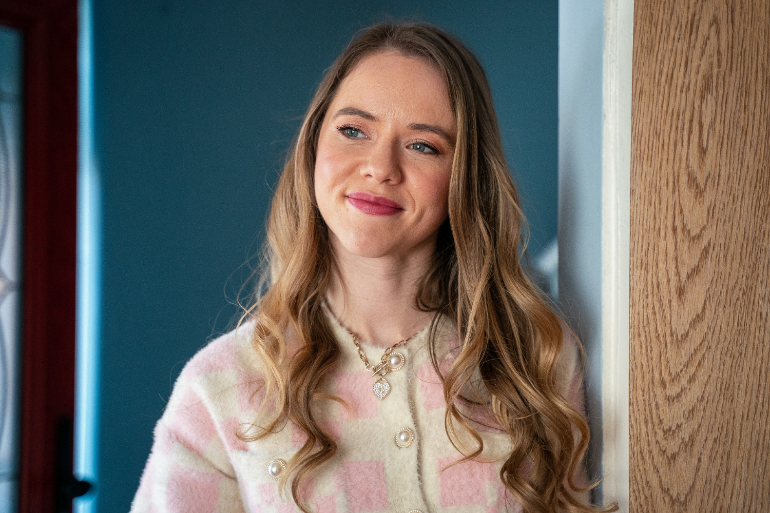 Chlo leaning against the wall in Waterloo Road