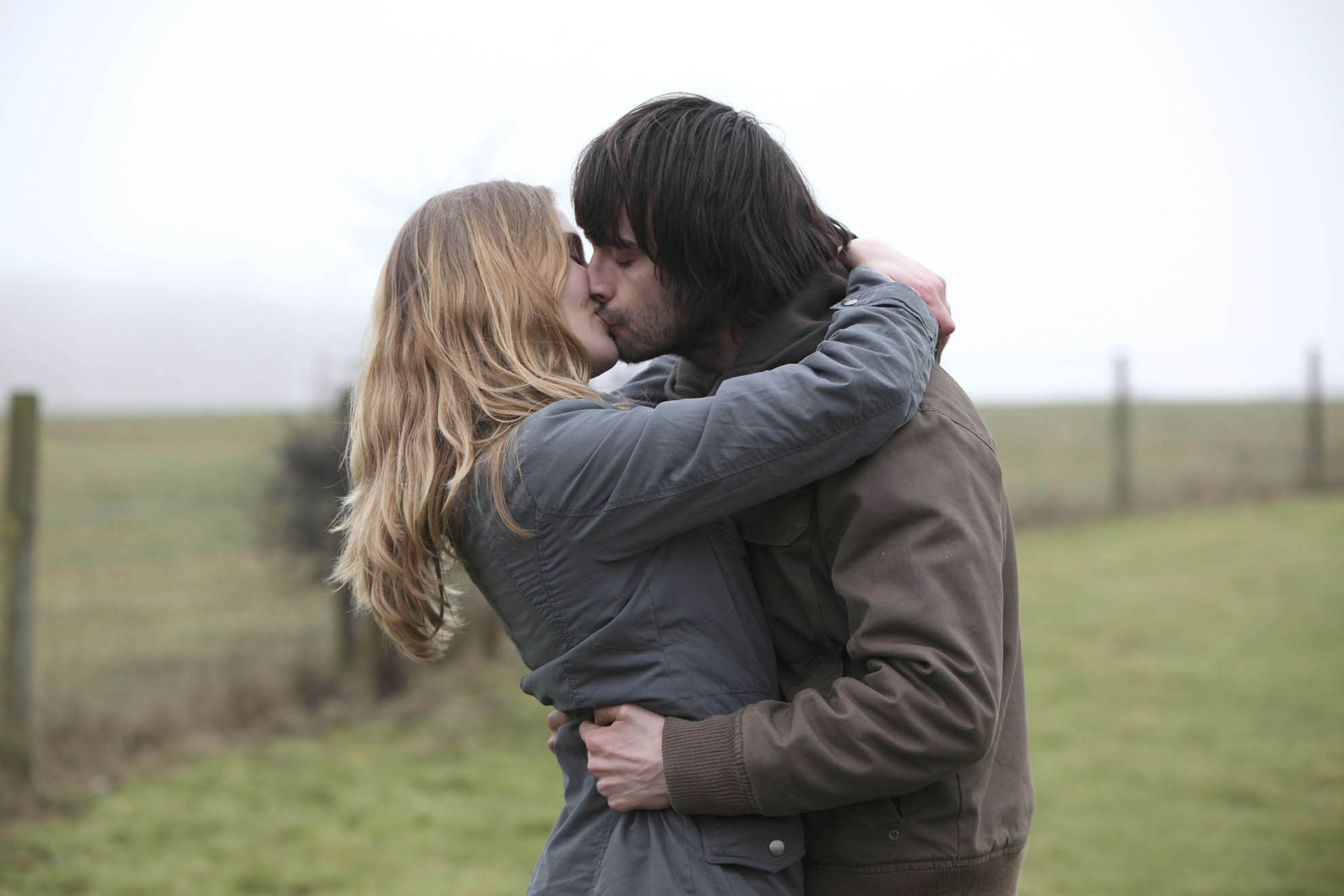 Olena and Eli kiss in a field in Emmerdale