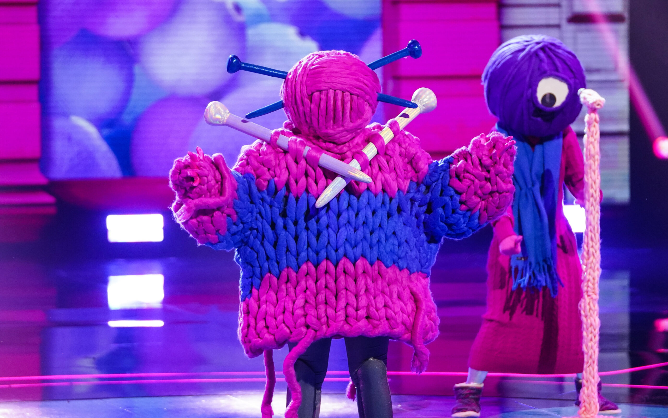 Knitting dances on the Masked Singer