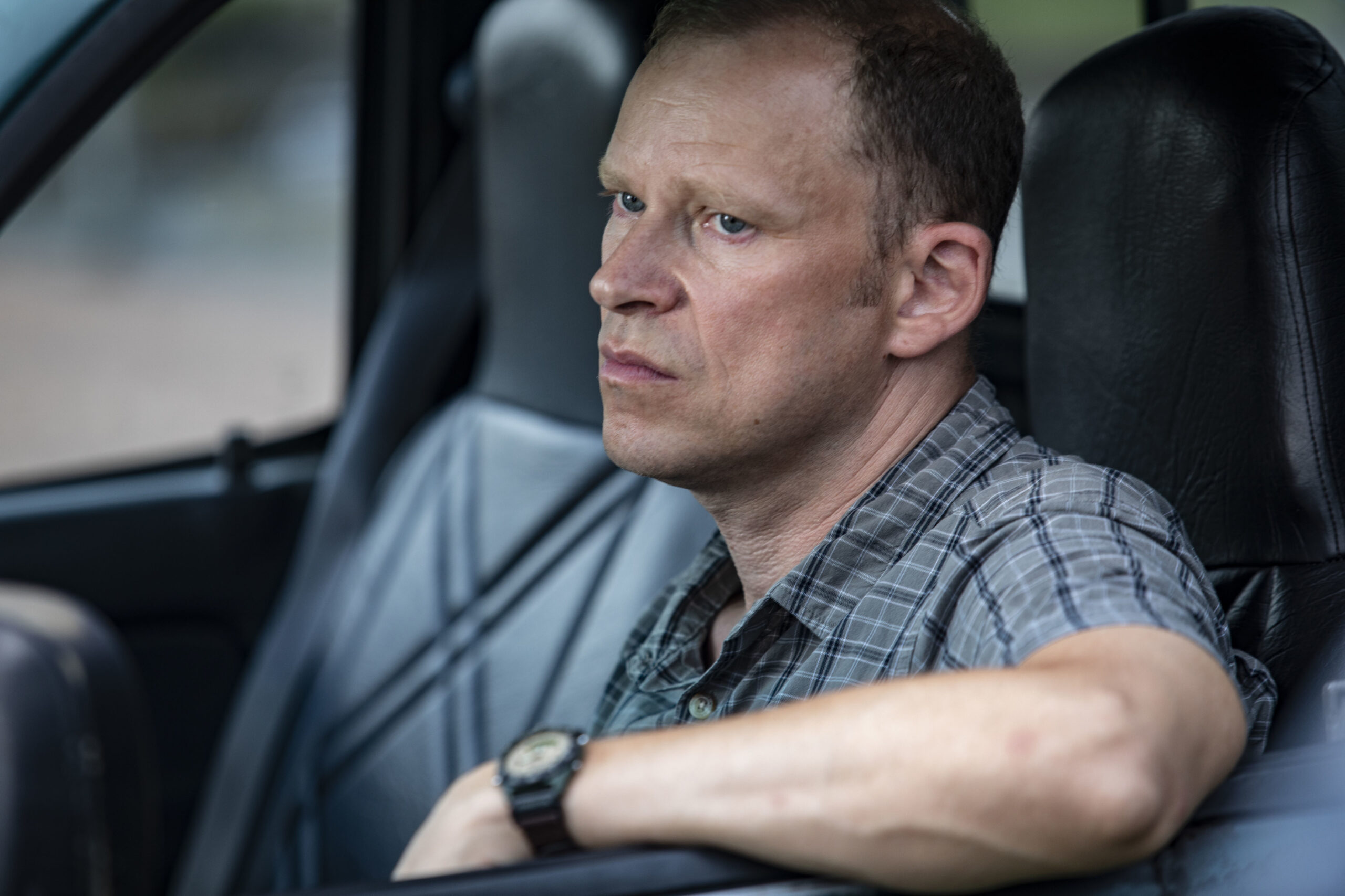 Robert Webb looks miserable in character as Justin West in Death in Paradise