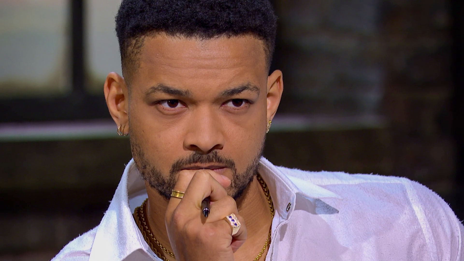 Steven Bartlett placing his hand on his chin in Dragons' Den