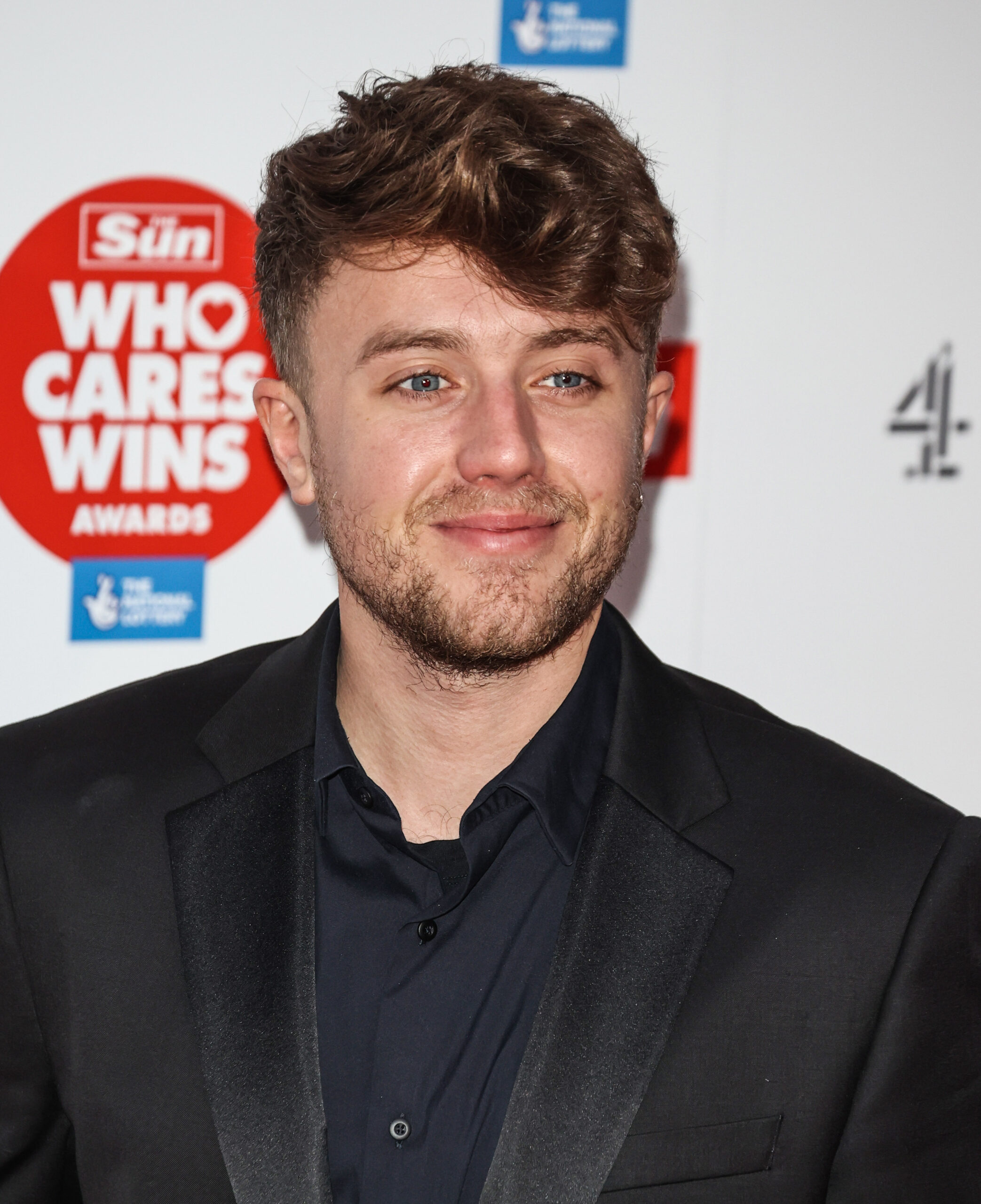 Roman Kemp wearing a suit on the red carpet