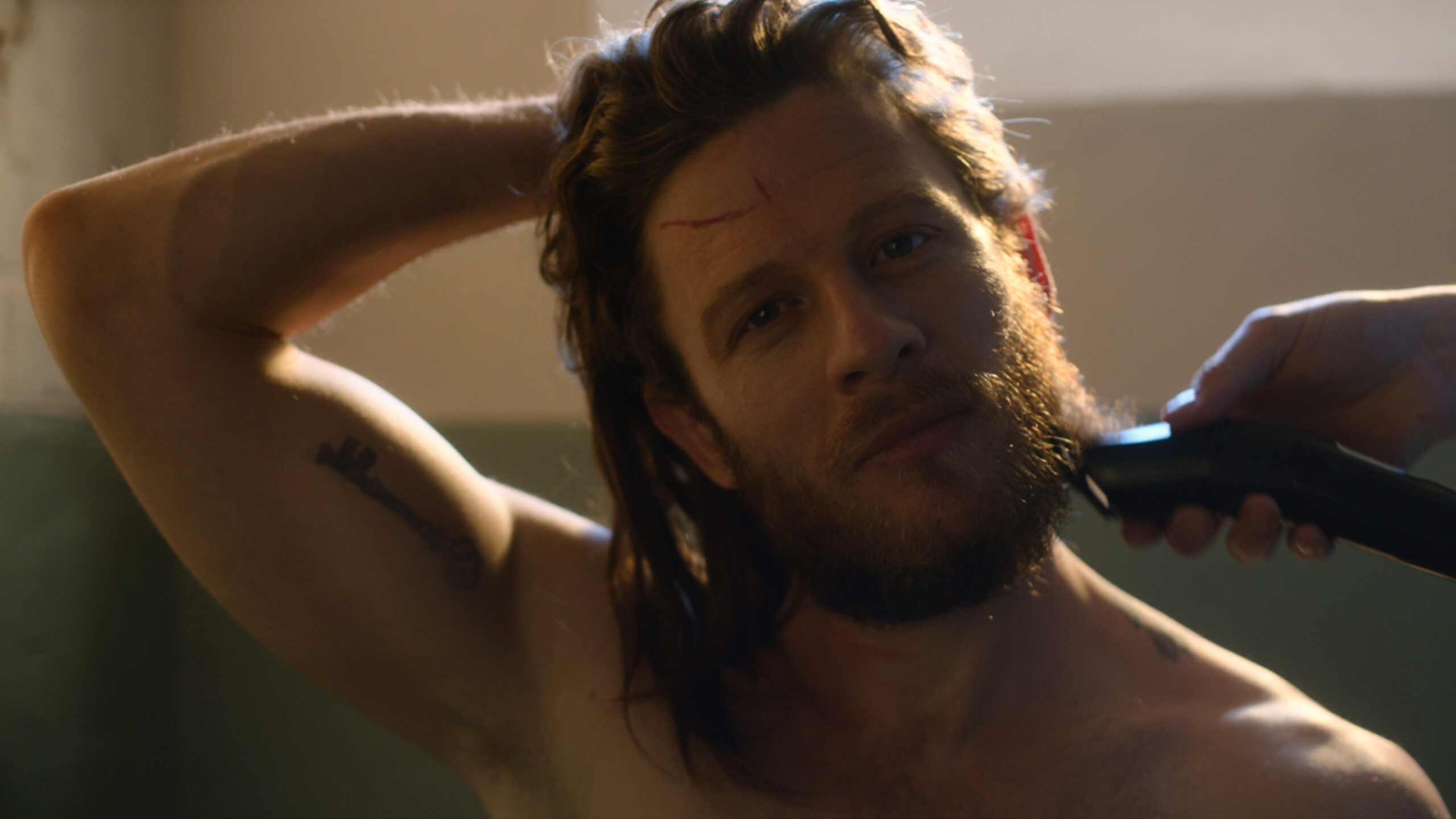 Tommy Lee Royce shaves his hair in Happy Valley episode 4