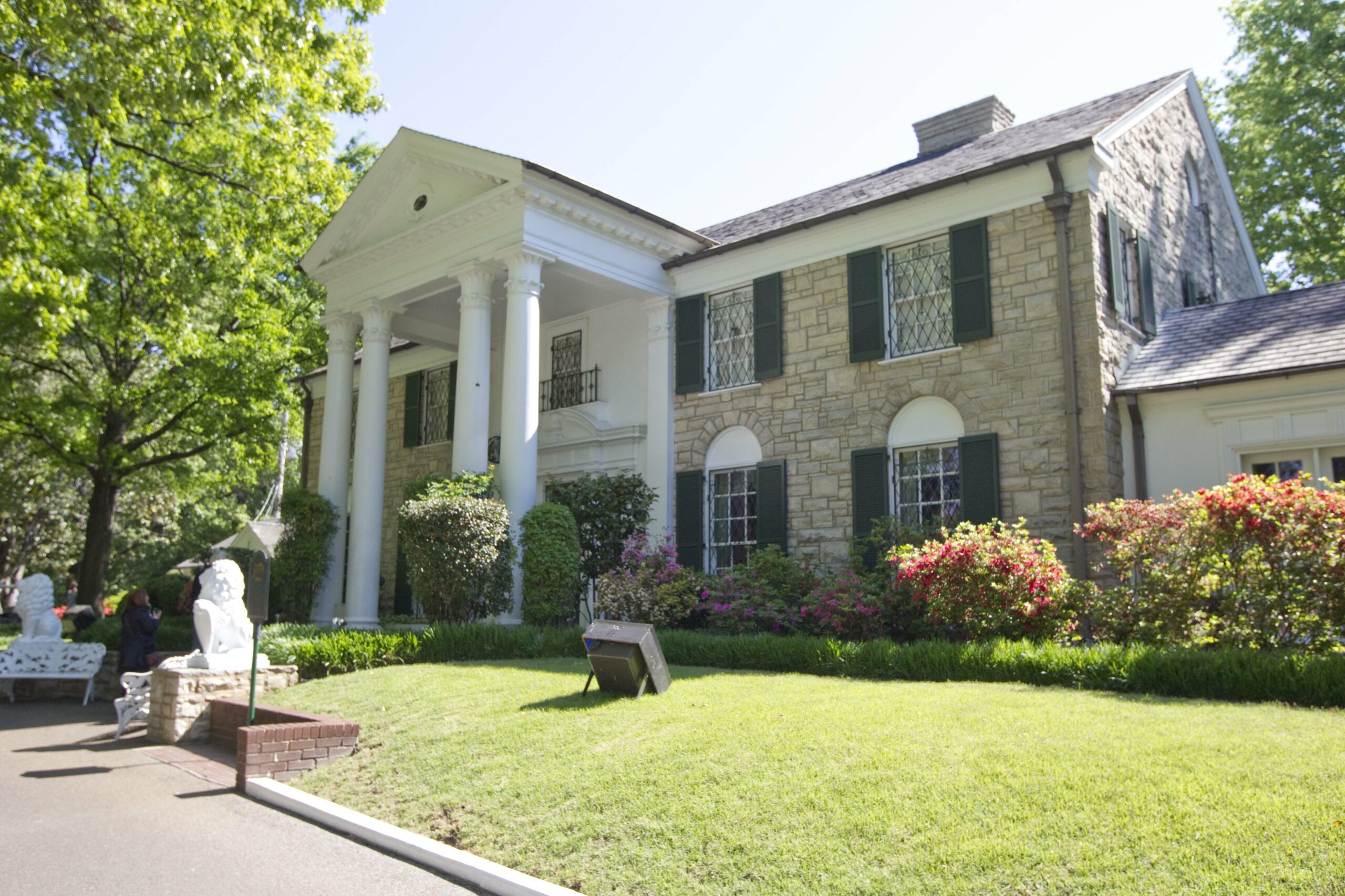 Elvis Presley's Graceland mansion in the sunshine
