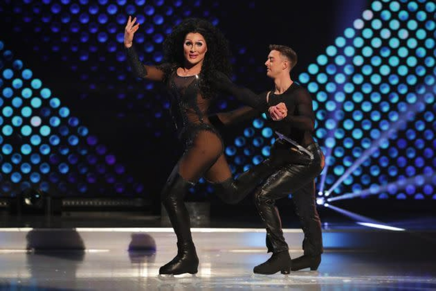 The Vivienne and Collin Grafton skating on Dancing On Ice