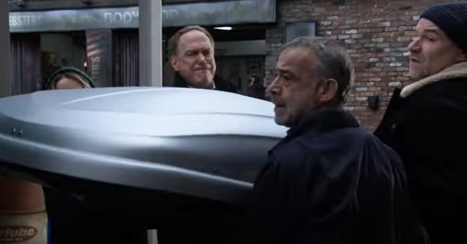 Coronation Street's Stephen is being assisted by Abi, Kevin and Tim to lift the roof box