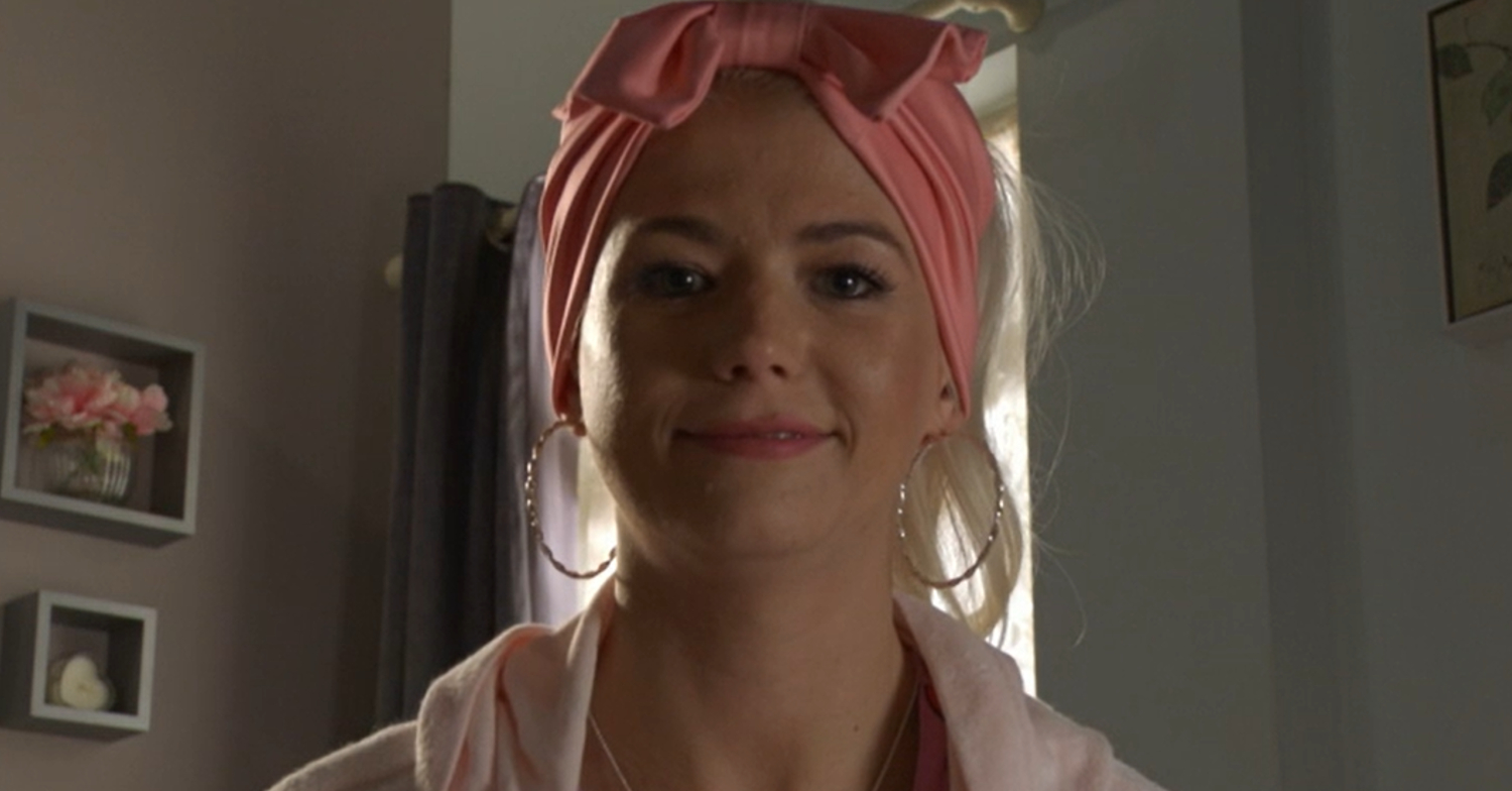 EastEnders' Lola is smiling on her video