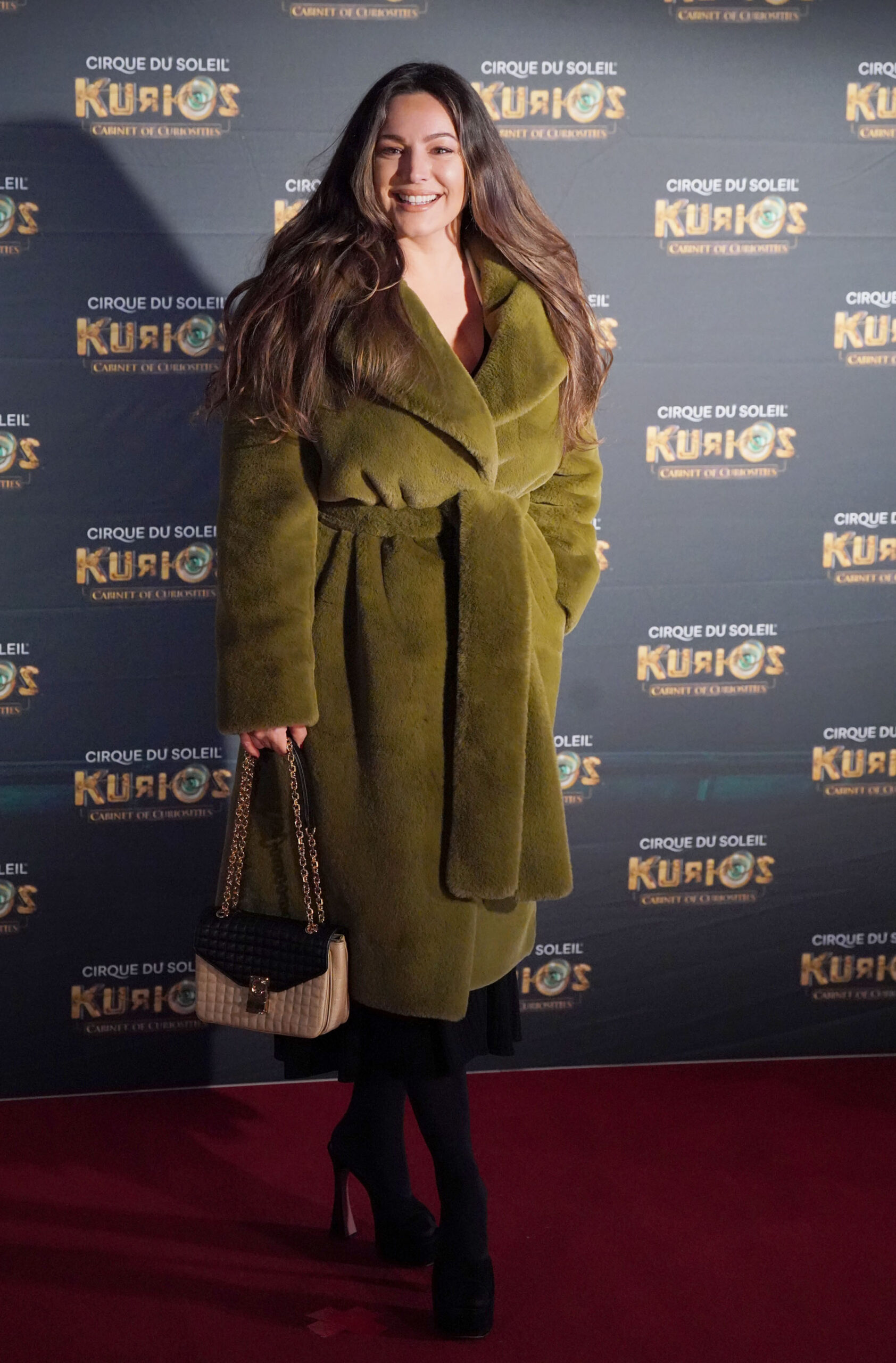 Kelly Brook posing on the red carpet