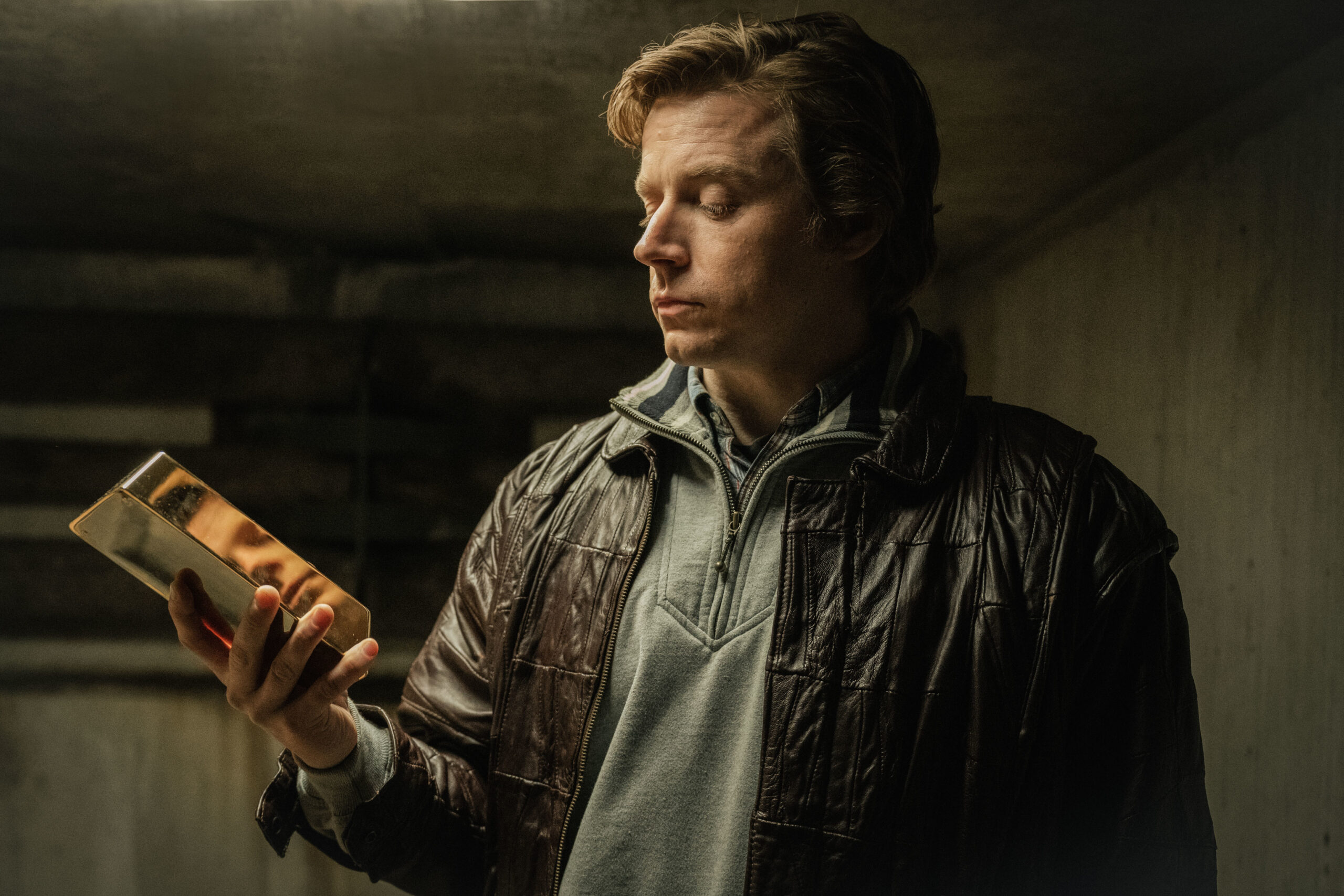Kenneth Noye stares at a gold bar in The Gold