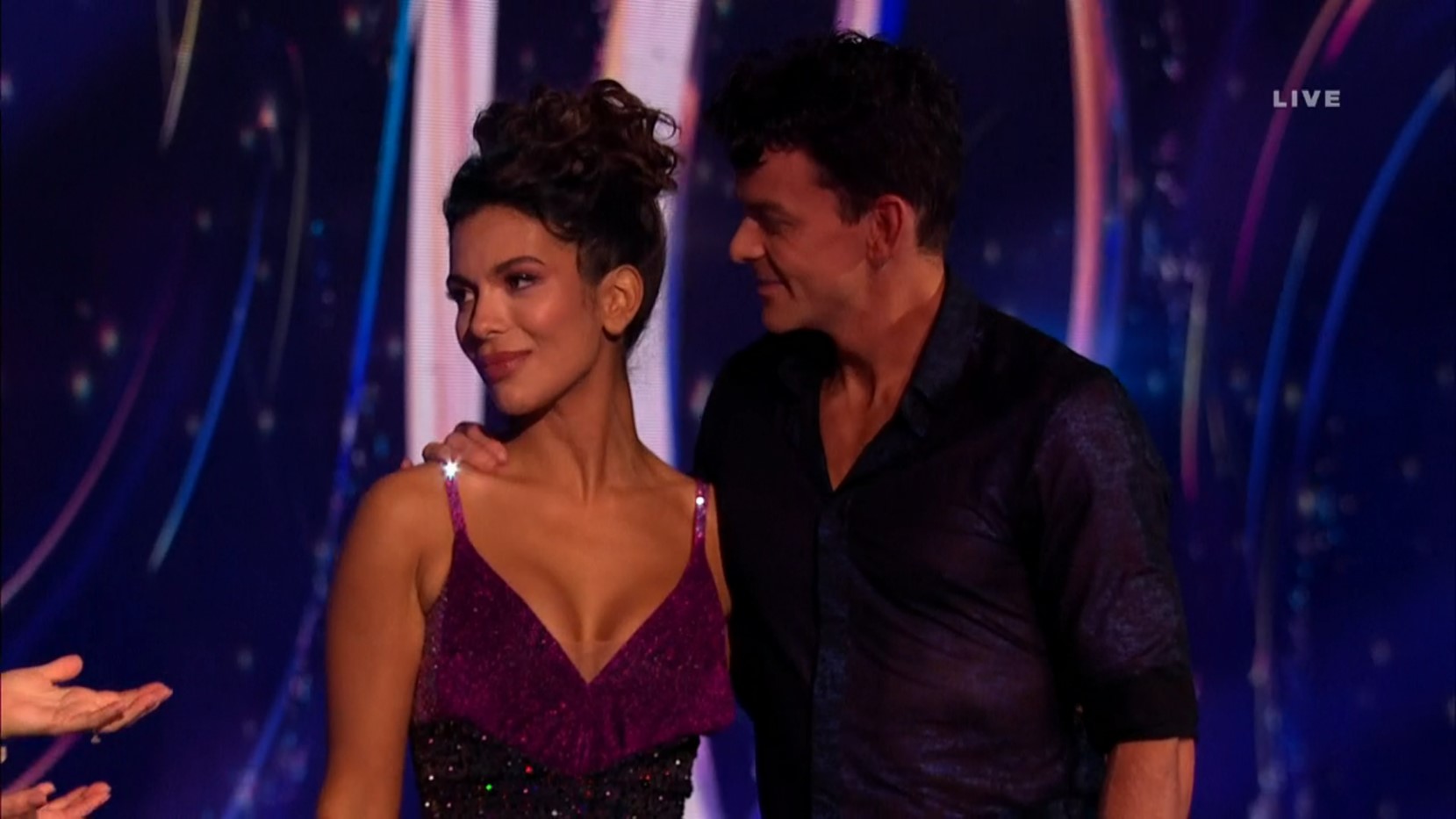 Ekin Su looks sad with Brendyn on Dancing On Ice rink