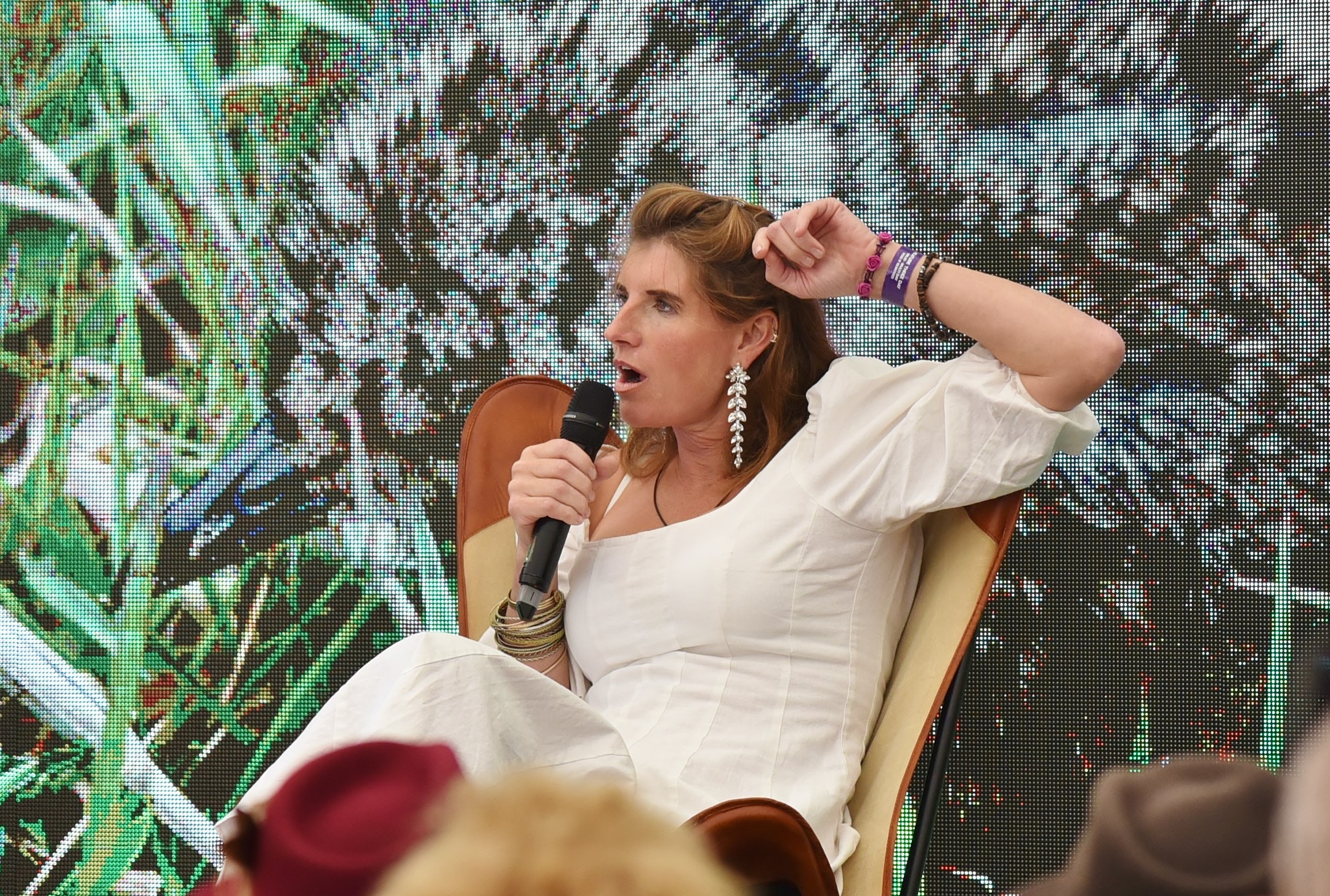 Amanda Owen talks at event