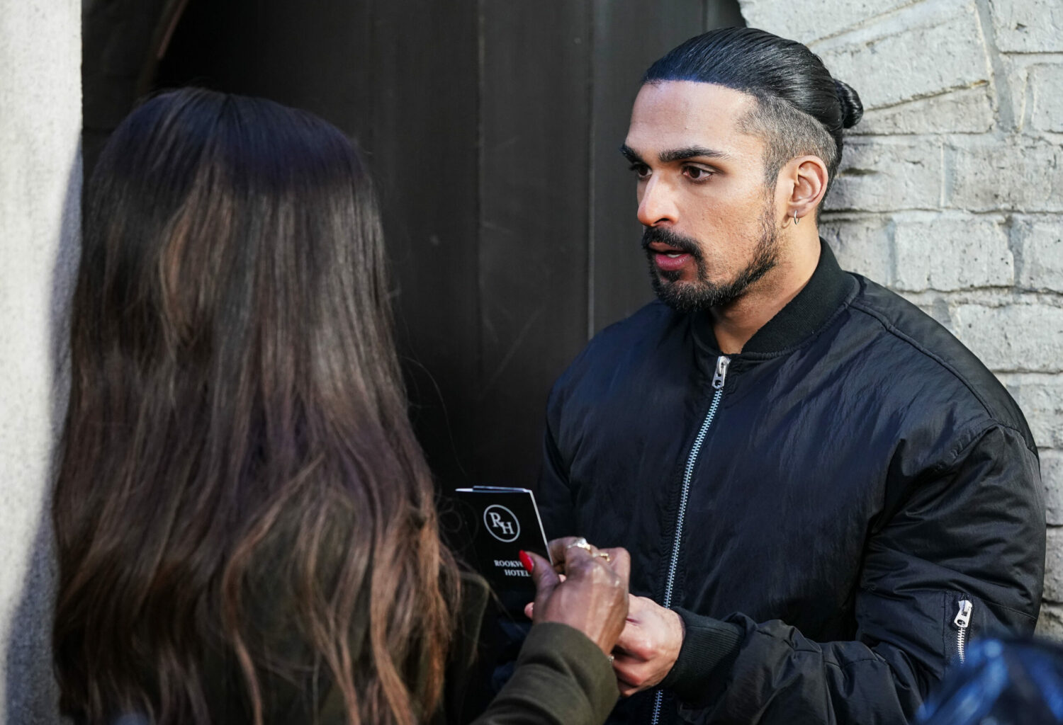 Ravi talks to Denise in an alleyway on EastEnders