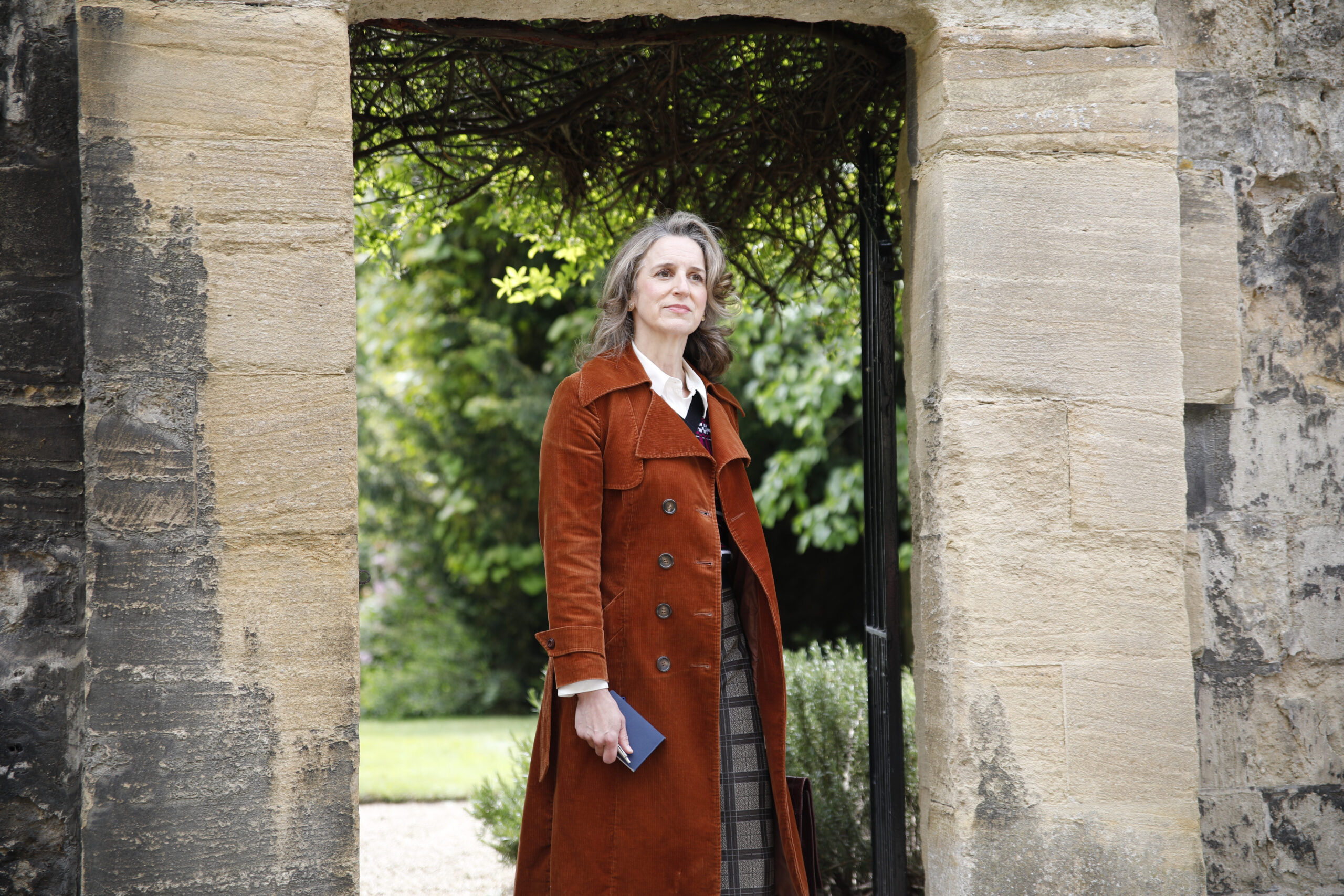 Abigail walks to Endeavour in series 9