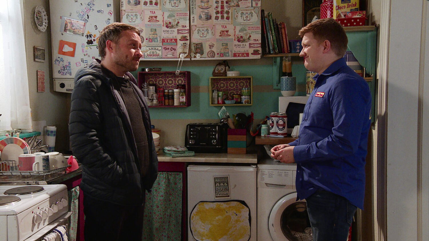 Paul hands Chesney a wad of cash in Coronation Street