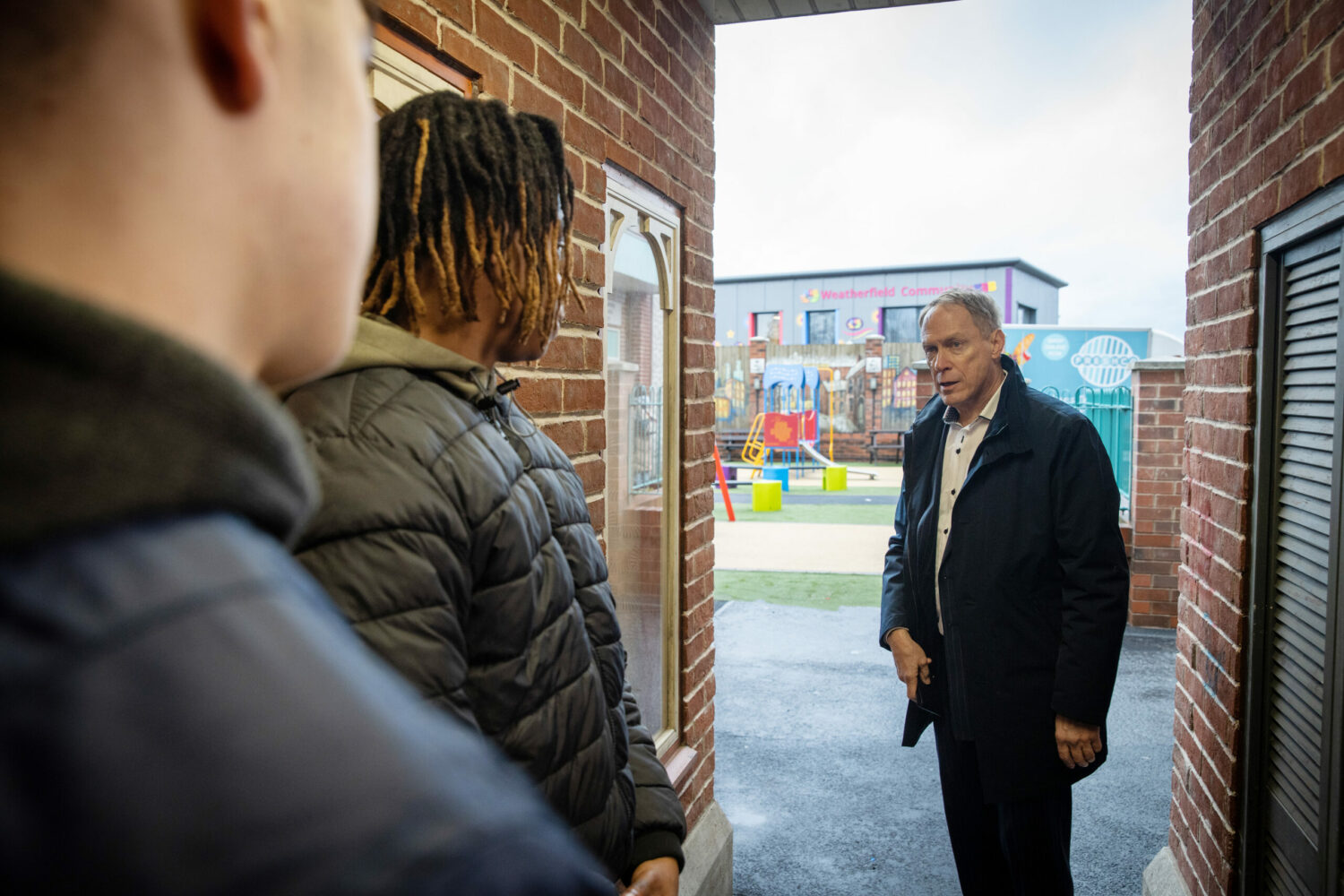 Stephen talks to two shady-looking drug dealers on Coronation Street