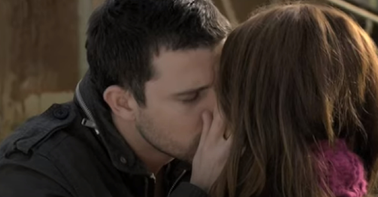 EastEnders' Ryan and Stacey are kissing