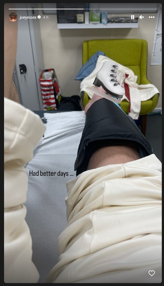 Picture of the injured leg of Joey Essex bandaged up