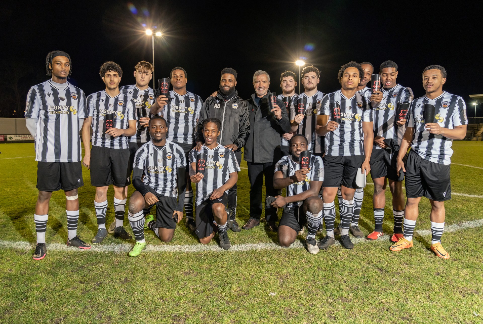 Graeme Souness standing with the Tooting & Mitcham United FC