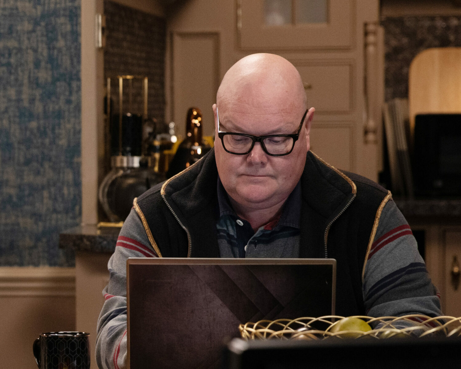 Emmerdale's Paddy is on his laptop