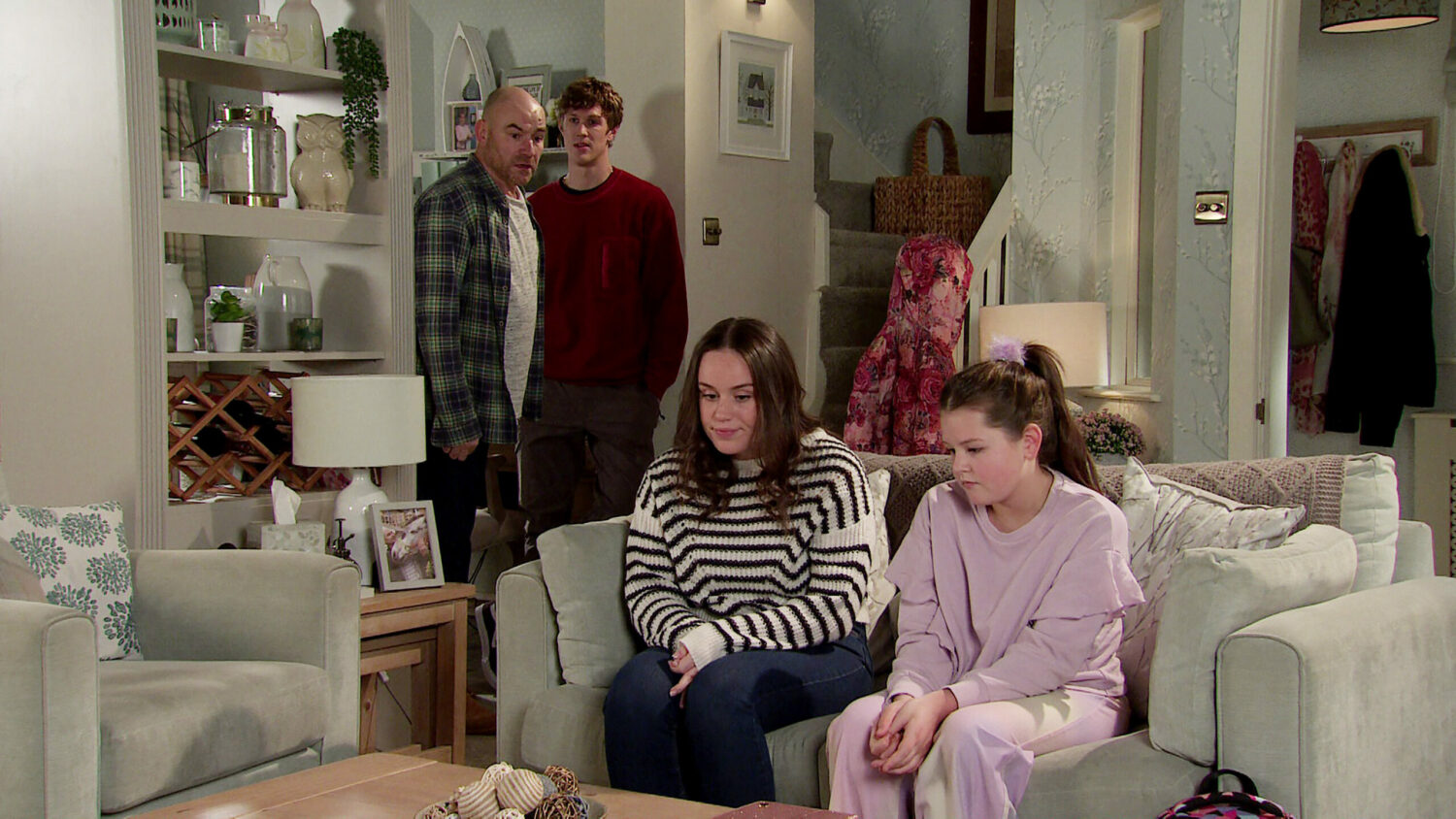 Faye isn't sure she wants to meet Miley in Coronation Street (Credit: ITV)