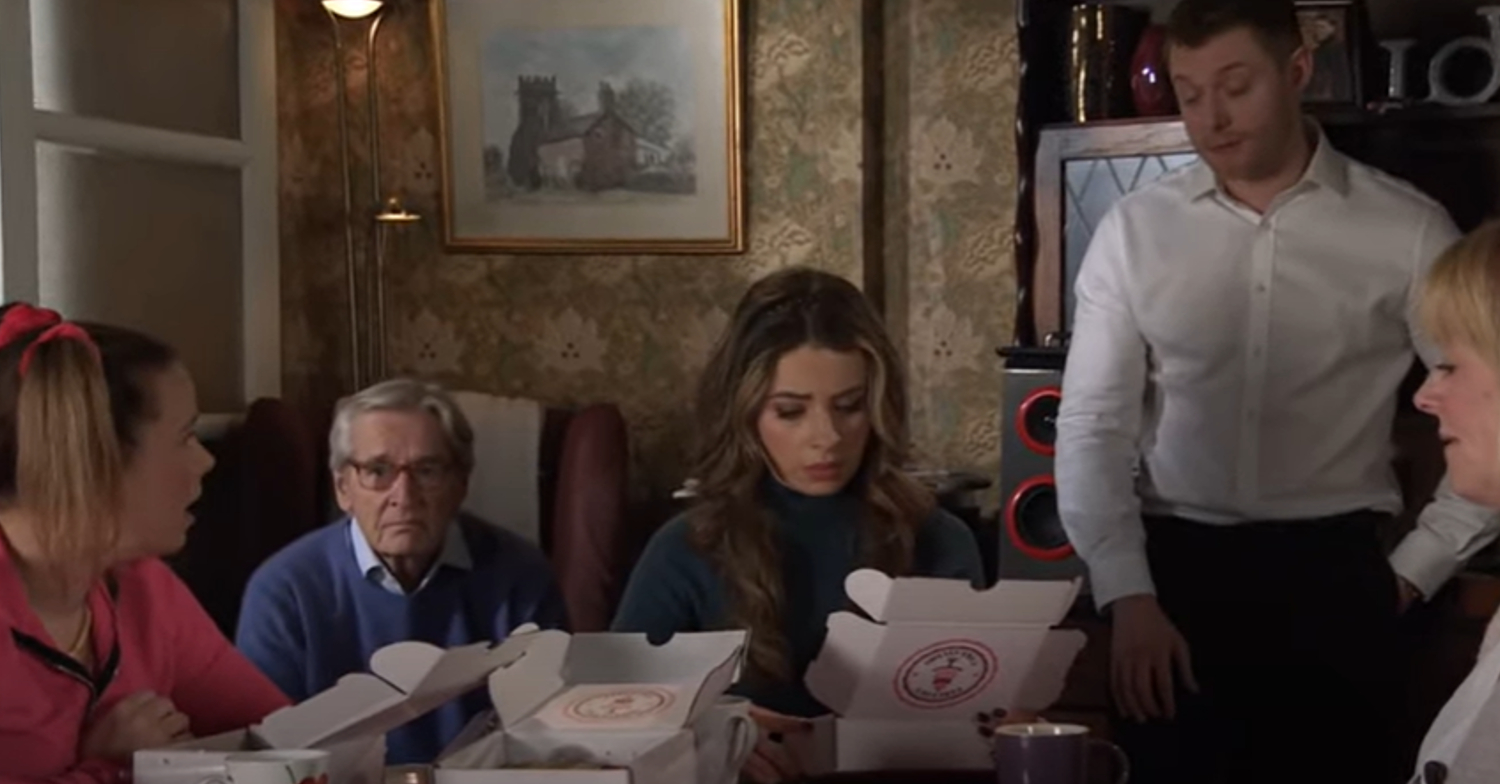 Coronation Street's Gemma, Ken, Daisy, Daniel and Jenny are cake testing