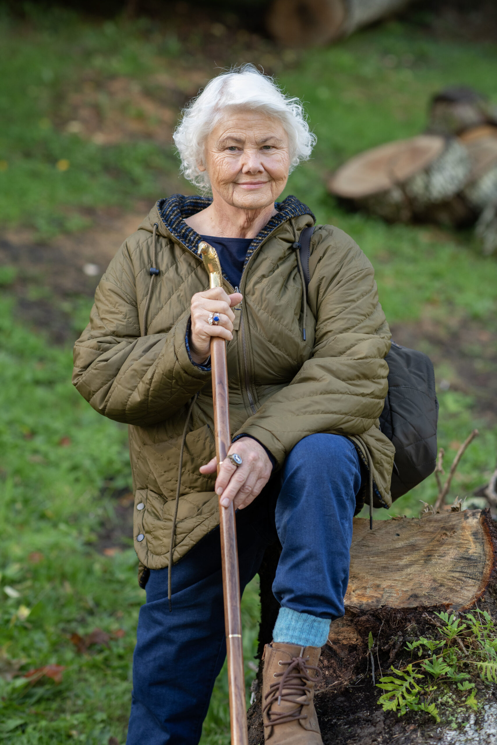 Annette Badland as Isla Jay in Beyond Paradise episode 3