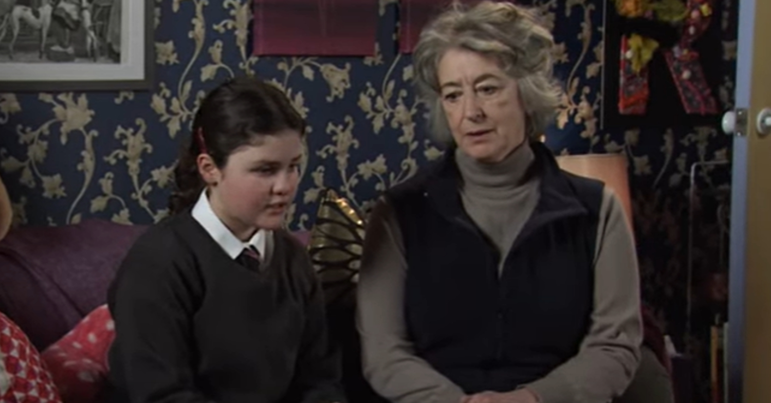 Coronation Street's Hope is sitting down with Evelyn